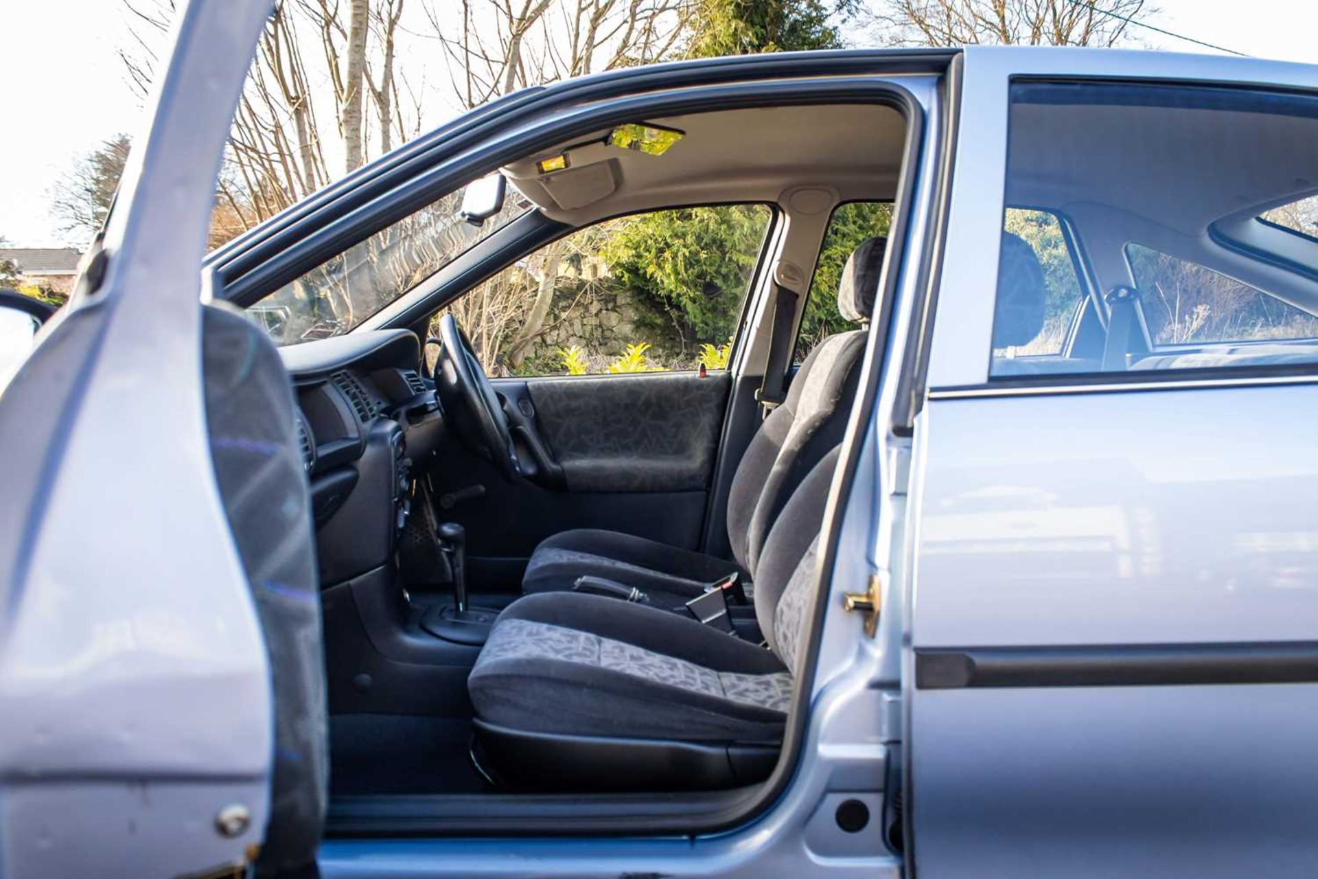 1998 Vauxhall Vectra 1.6 Envoy Automatic transmission and only 25,000 miles from new ***NO RESERVE** - Image 54 of 93