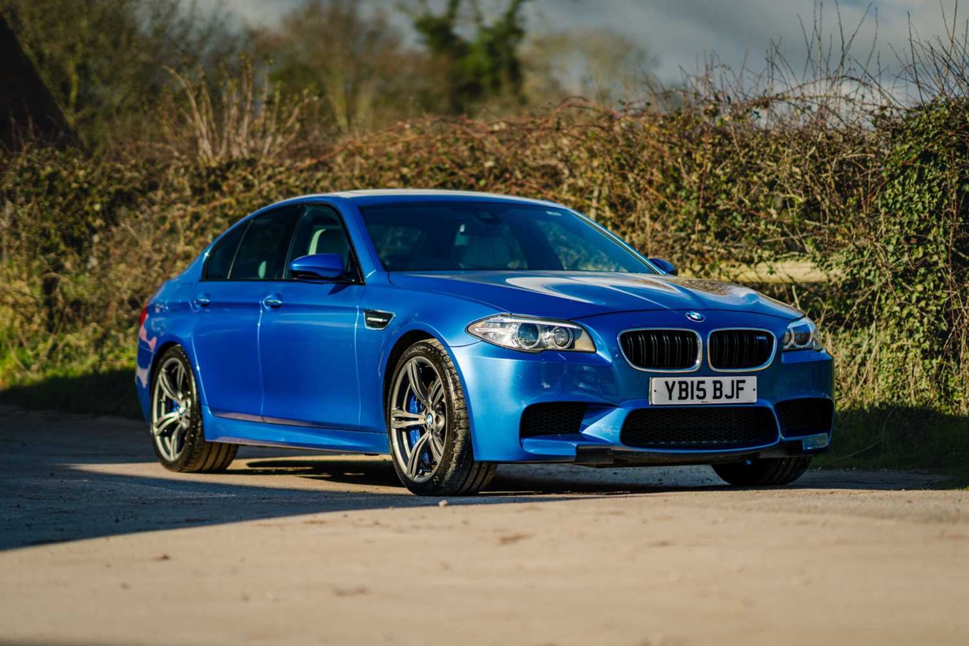 2015 BMW M5 Full main dealer service history and warranty valid until December 2024