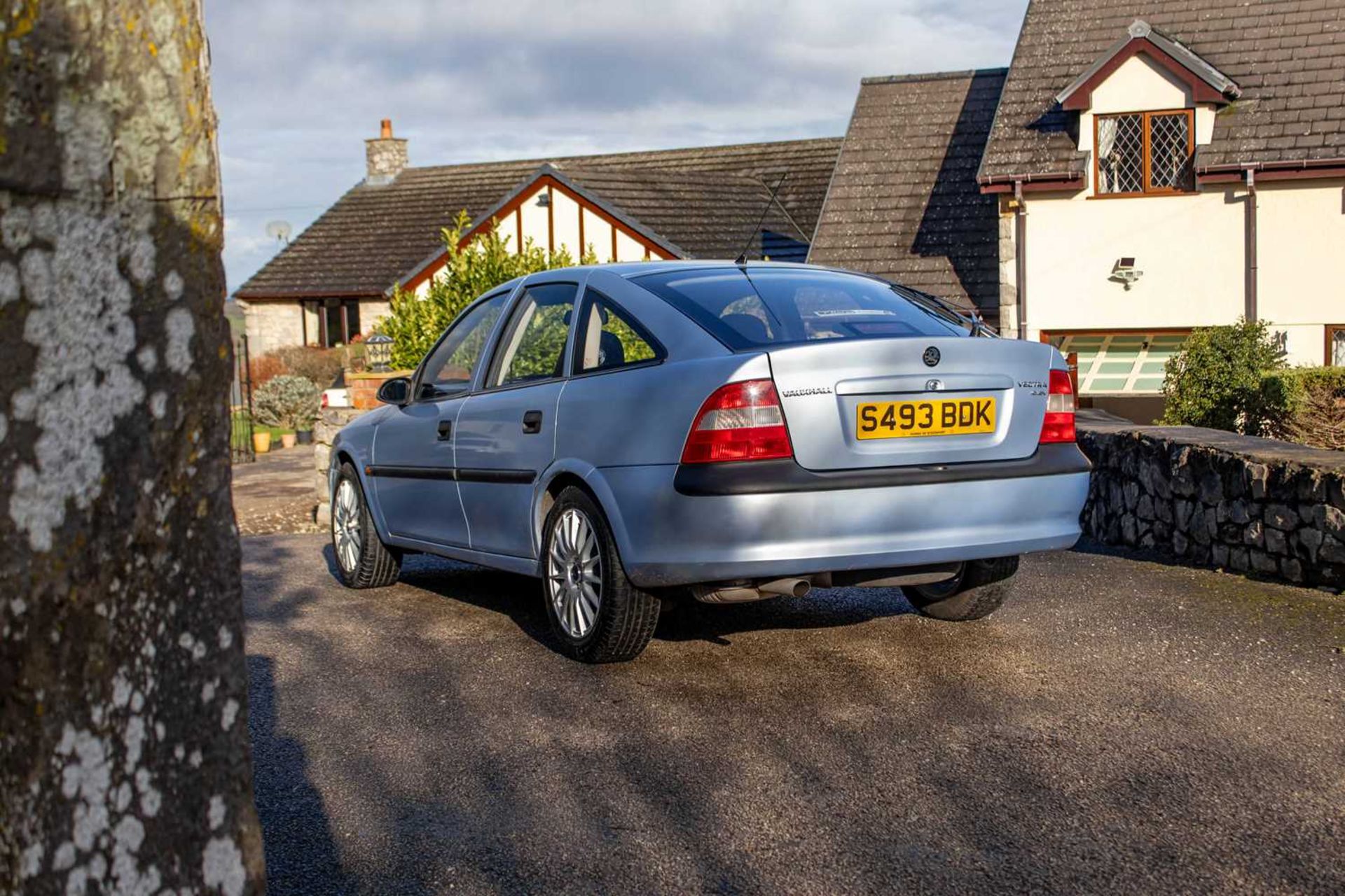 1998 Vauxhall Vectra 1.6 Envoy Automatic transmission and only 25,000 miles from new ***NO RESERVE** - Image 5 of 93