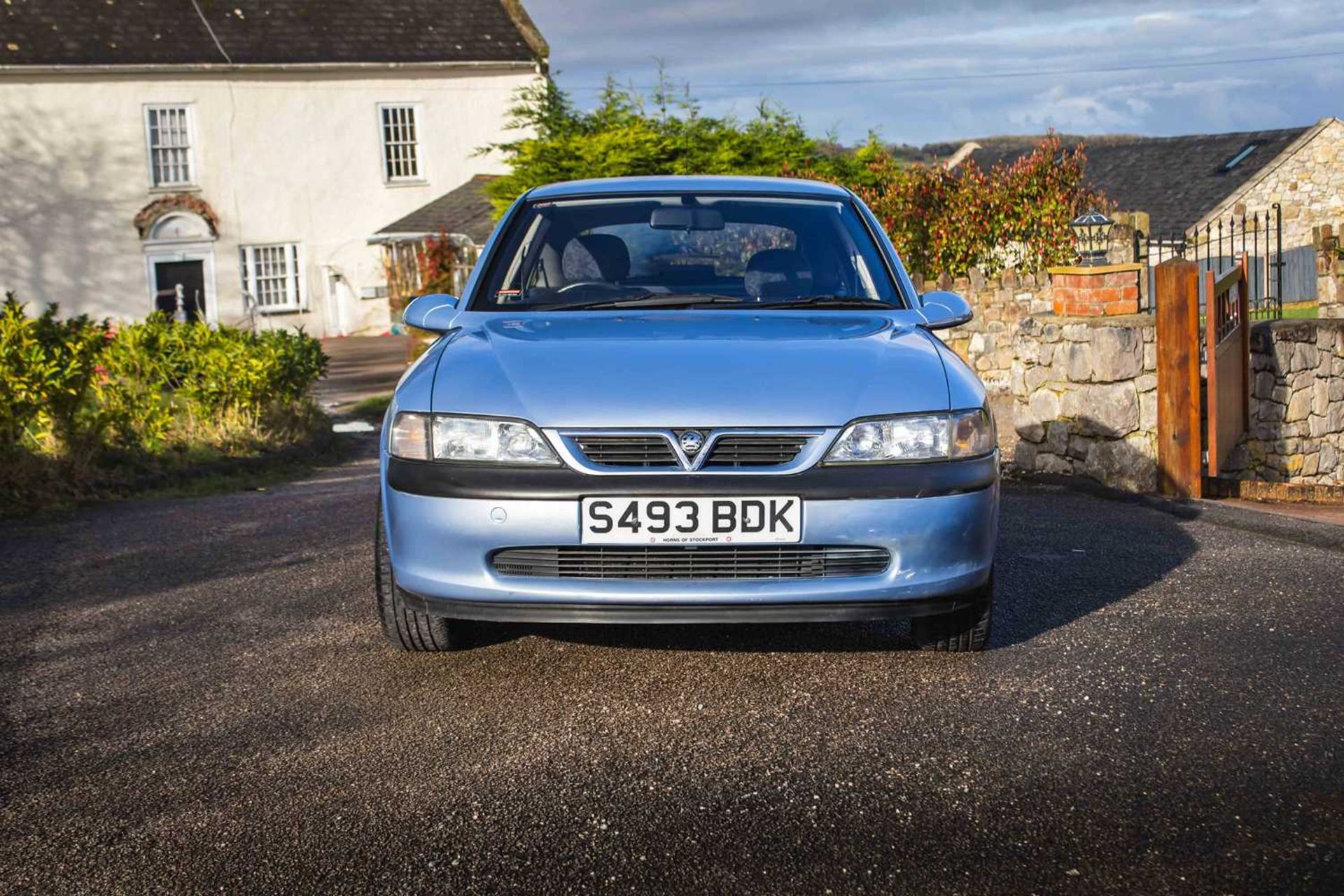 1998 Vauxhall Vectra 1.6 Envoy Automatic transmission and only 25,000 miles from new ***NO RESERVE** - Image 2 of 93