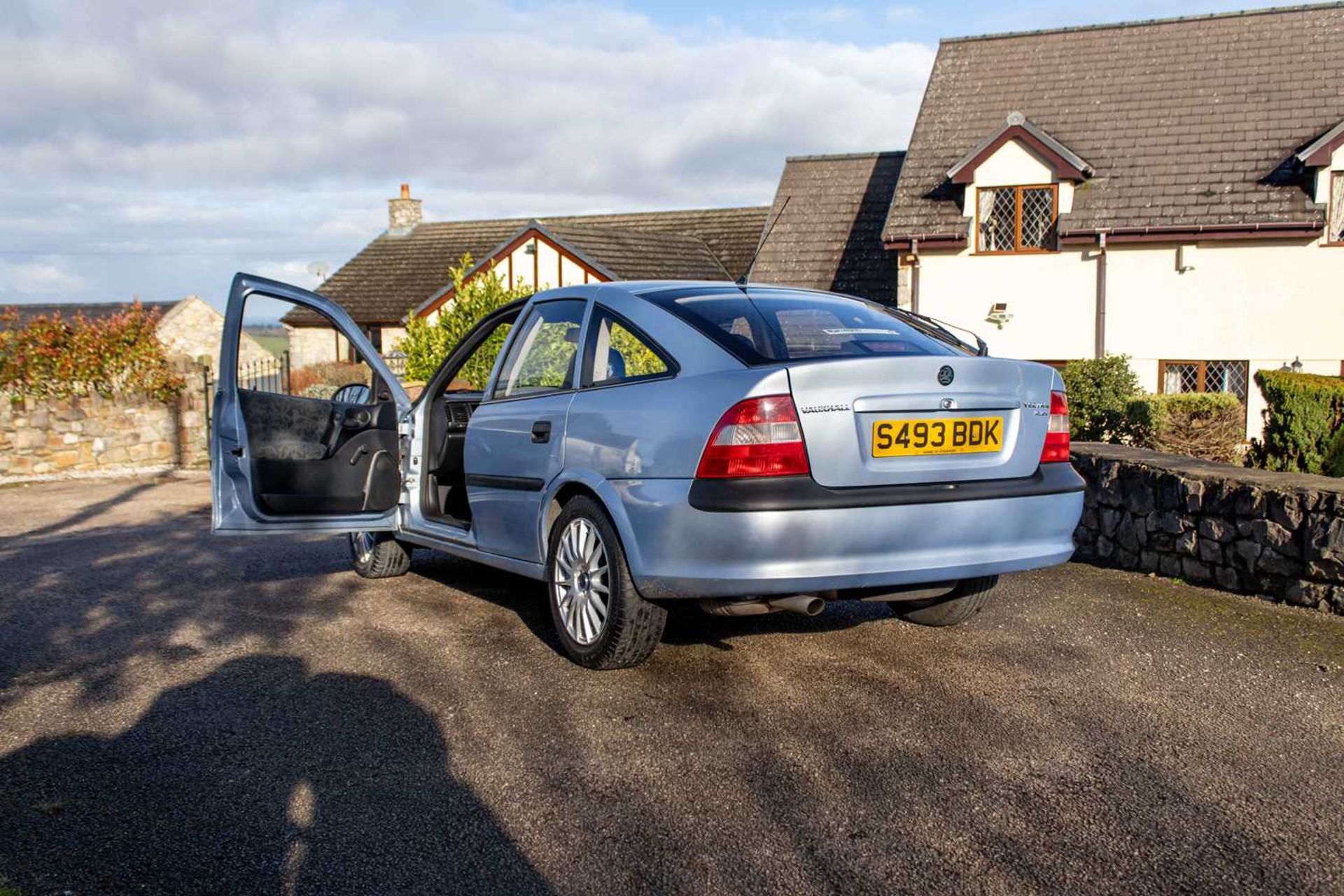 1998 Vauxhall Vectra 1.6 Envoy Automatic transmission and only 25,000 miles from new ***NO RESERVE** - Image 7 of 93