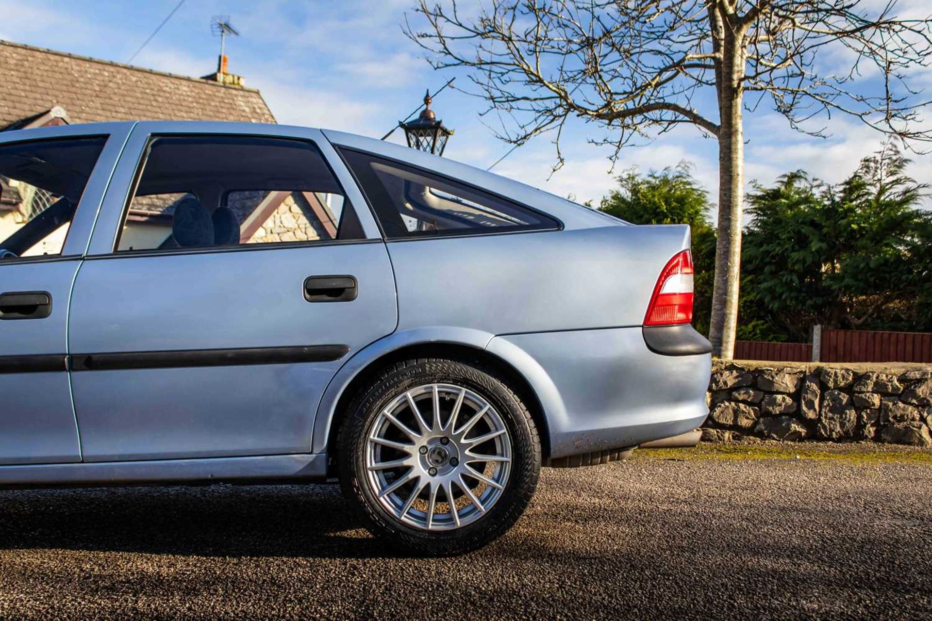 1998 Vauxhall Vectra 1.6 Envoy Automatic transmission and only 25,000 miles from new ***NO RESERVE** - Image 15 of 93