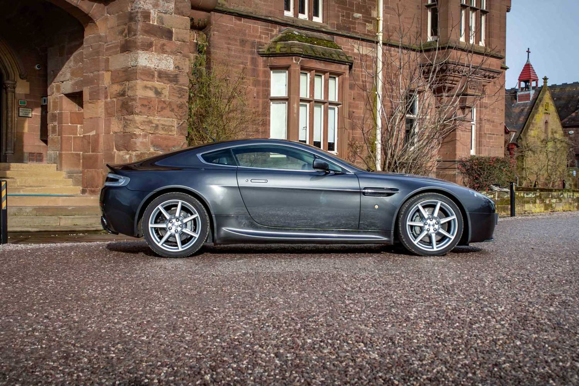 2006 Aston Martin V8 Vantage Desirable manual transmission  - Image 17 of 91