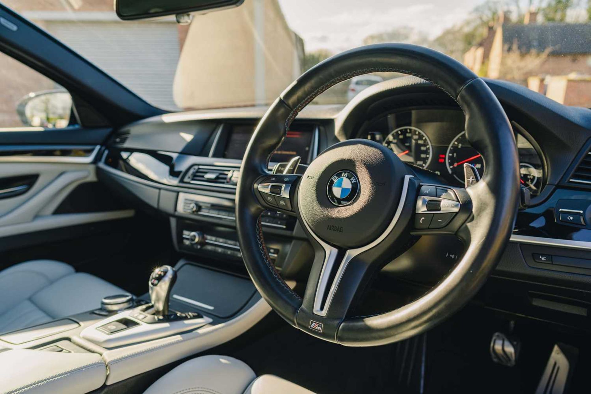 2015 BMW M5 Full main dealer service history and warranty valid until December 2024 - Image 43 of 74