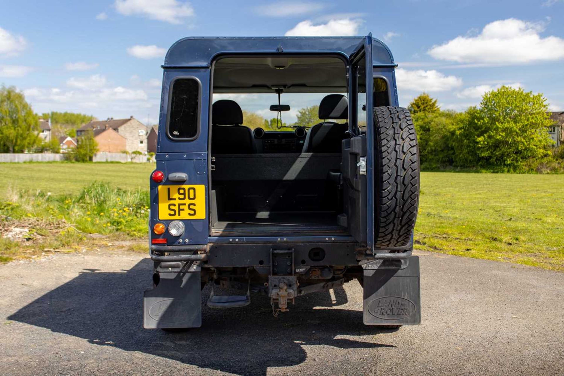 2007 Land Rover Defender 90 County  Powered by the 2.4-litre TDCi unit and features numerous tastefu - Image 72 of 76