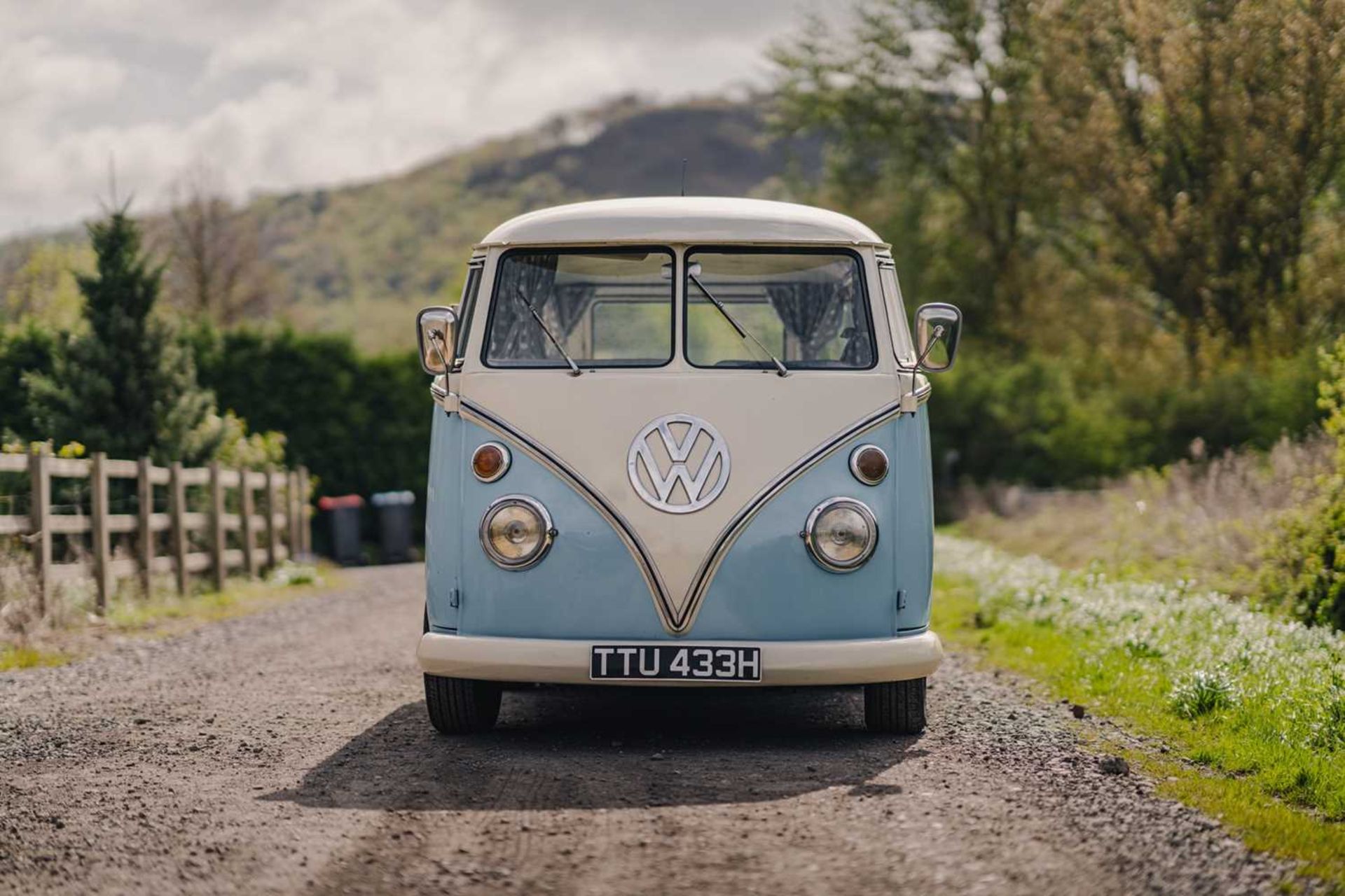 1970 VW T2 Camper ***NO RESERVE*** Rare 15-window Deluxe with upgraded engine and many tasteful inte - Image 3 of 55