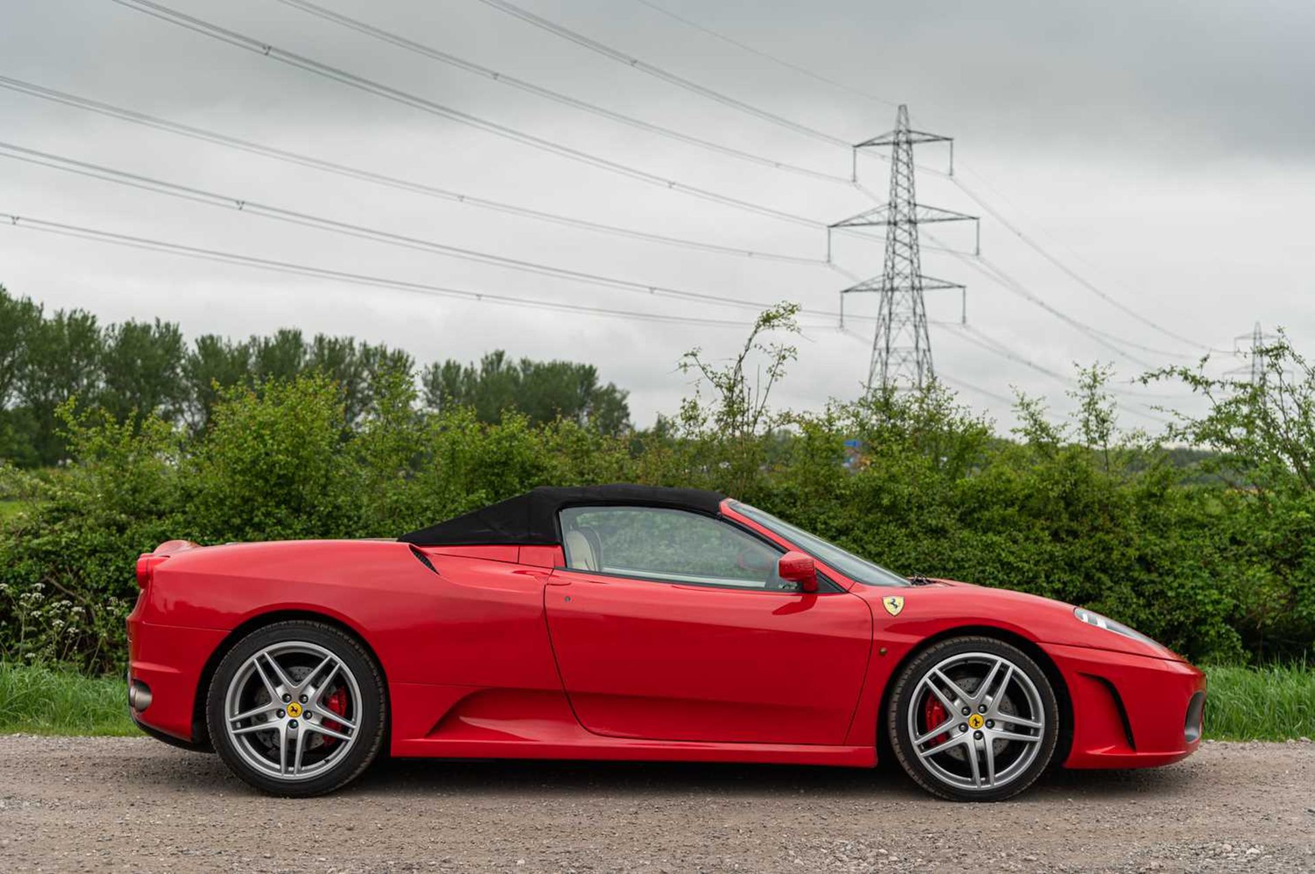 2005 Ferrari F430 Spider Well-specified F1 model finished in Rosso Corsa, over Crema with numerous c - Image 8 of 75