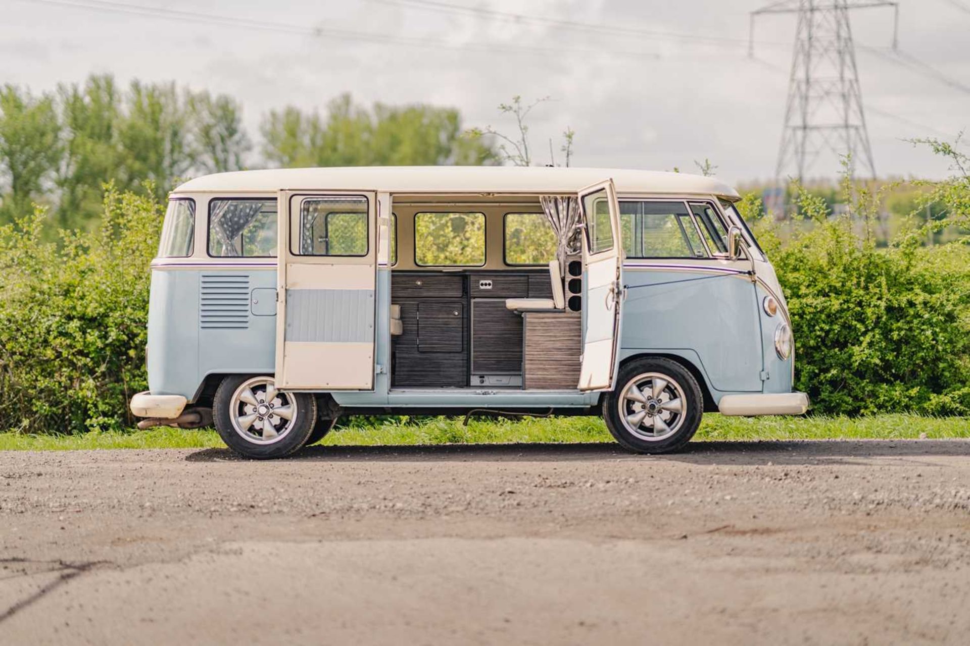 1970 VW T2 Camper ***NO RESERVE*** Rare 15-window Deluxe with upgraded engine and many tasteful inte - Image 14 of 55