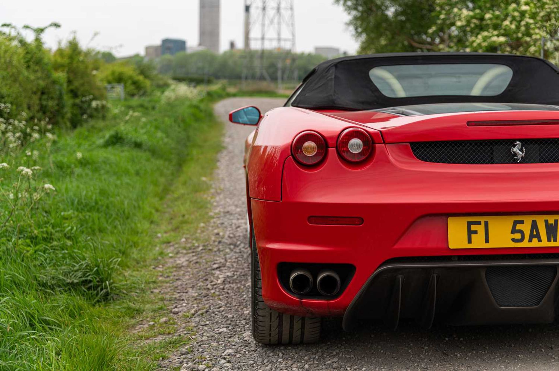 2005 Ferrari F430 Spider Well-specified F1 model finished in Rosso Corsa, over Crema with numerous c - Image 13 of 75