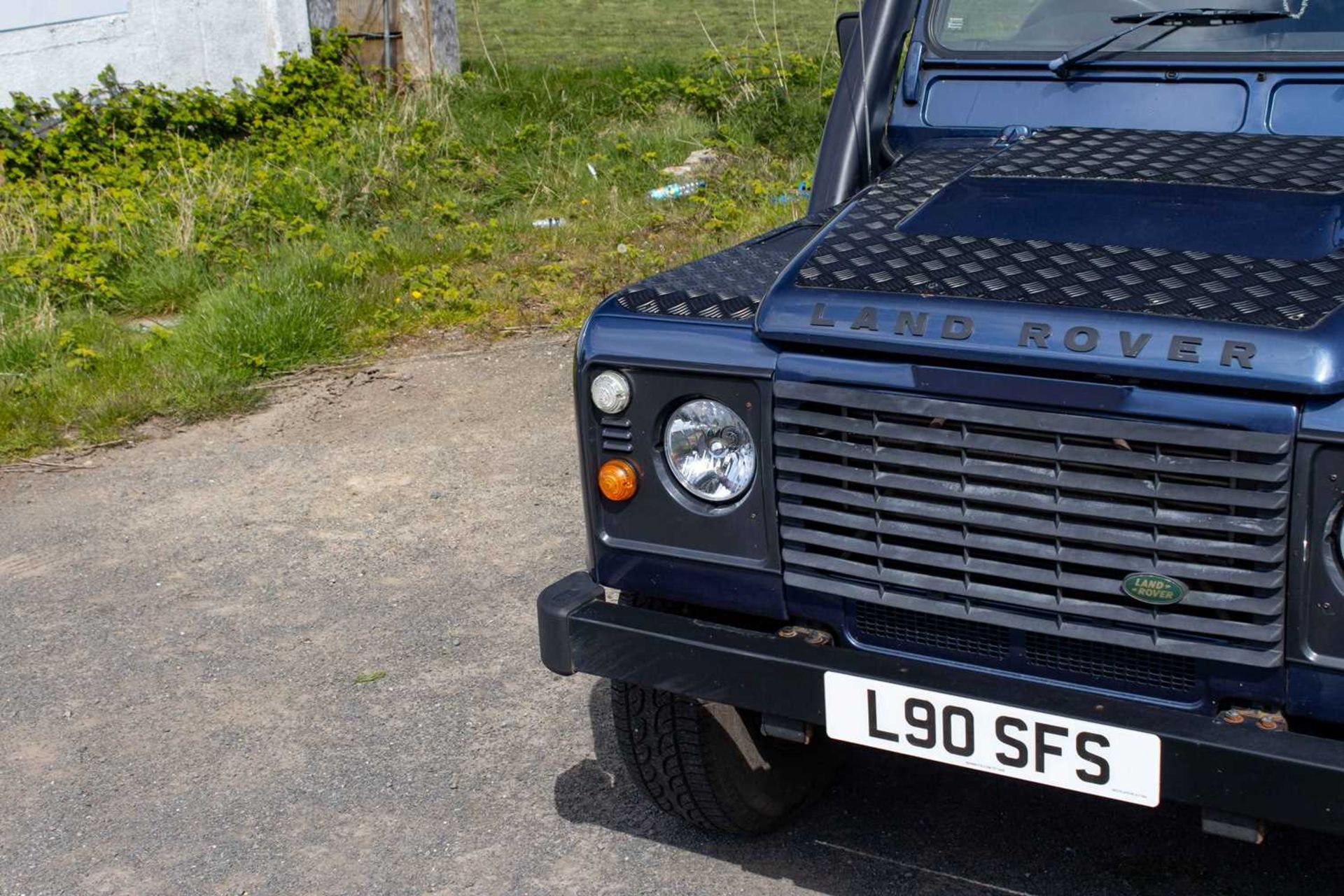 2007 Land Rover Defender 90 County  Powered by the 2.4-litre TDCi unit and features numerous tastefu - Image 19 of 76