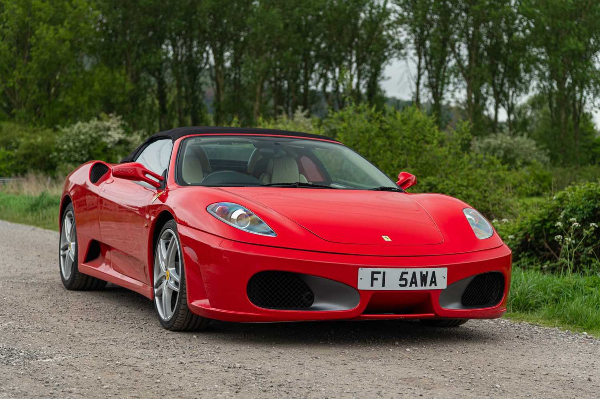 2005 Ferrari F430 Spider Well-specified F1 model finished in Rosso Corsa, over Crema with numerous c - Image 15 of 75