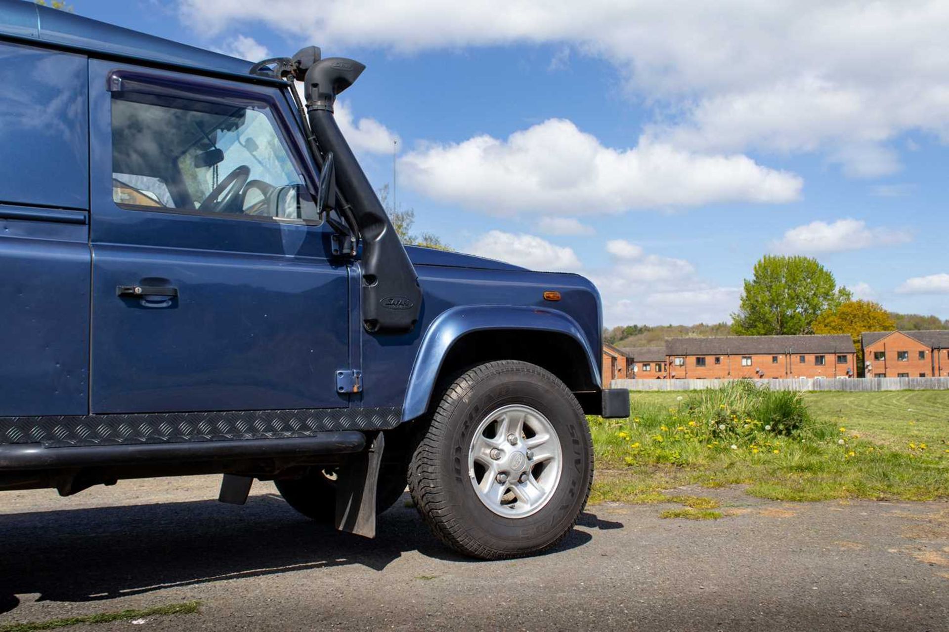 2007 Land Rover Defender 90 County  Powered by the 2.4-litre TDCi unit and features numerous tastefu - Image 21 of 76