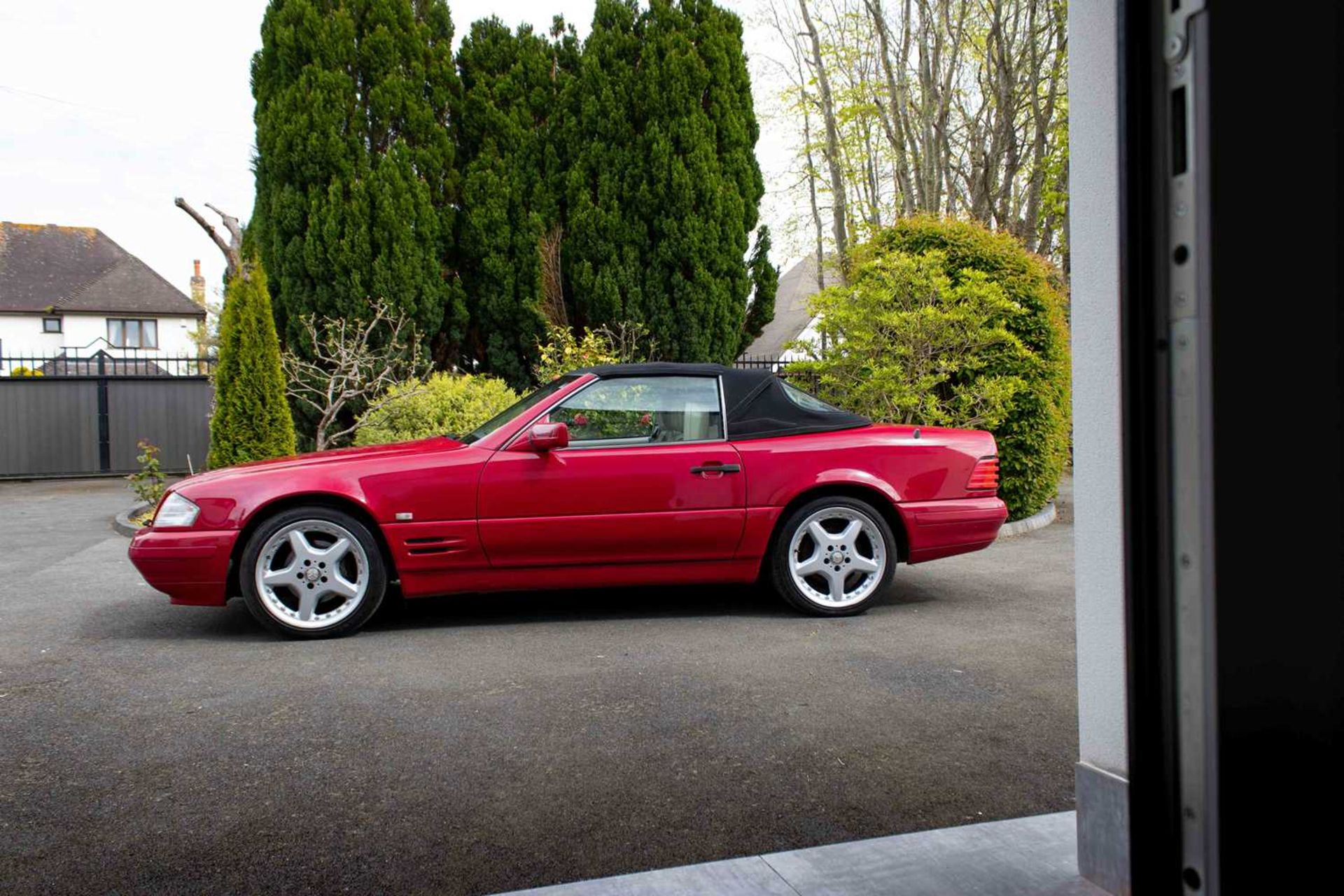 1997 Mercedes 320SL ***NO RESERVE*** Complete with desirable panoramic hardtop  - Image 13 of 94