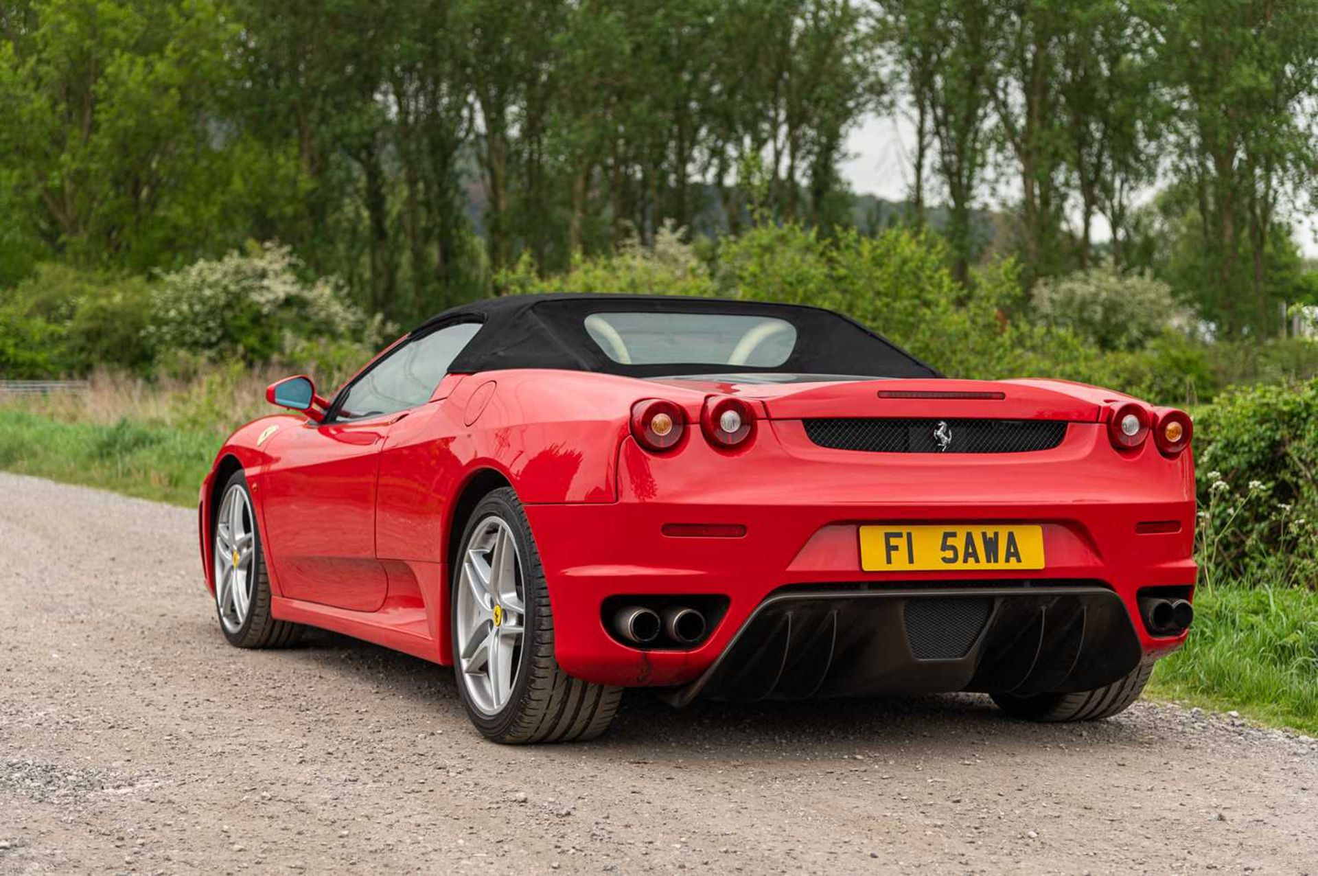 2005 Ferrari F430 Spider Well-specified F1 model finished in Rosso Corsa, over Crema with numerous c - Image 12 of 75