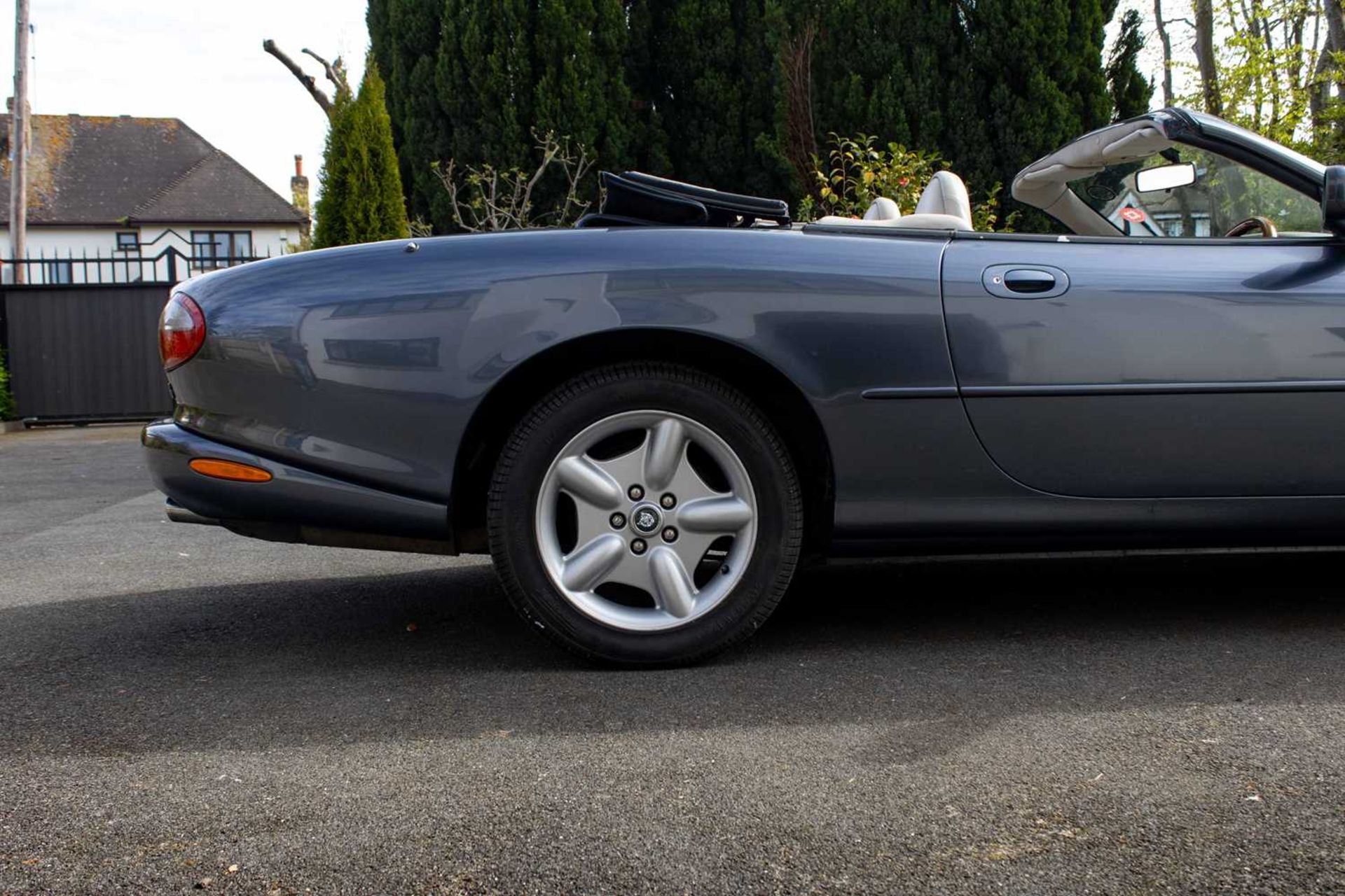 1997 Jaguar XK8 Convertible ***NO RESERVE*** Only one former keeper and full service history  - Image 23 of 89
