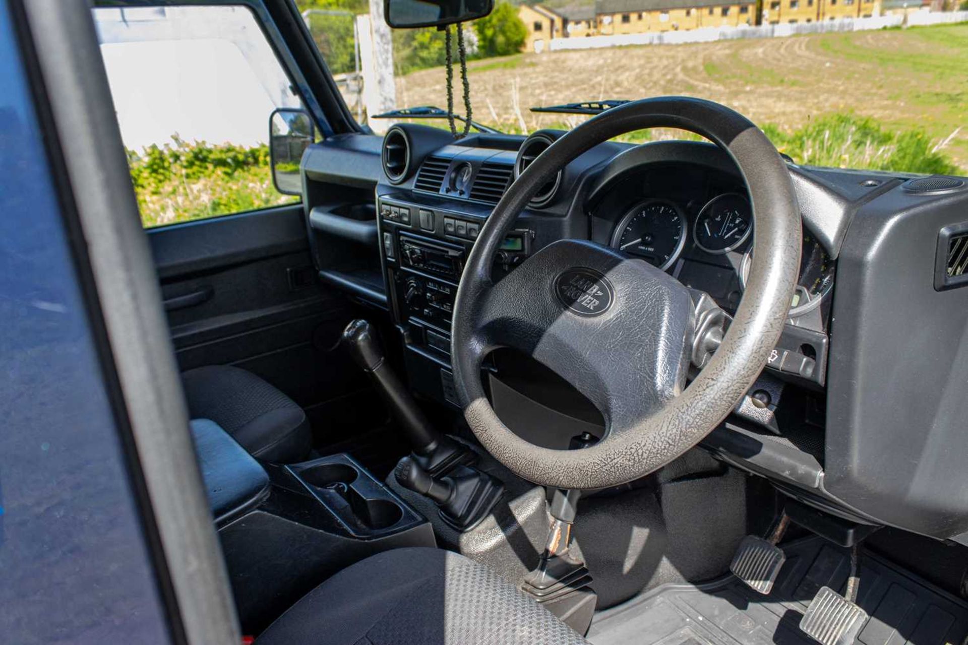 2007 Land Rover Defender 90 County  Powered by the 2.4-litre TDCi unit and features numerous tastefu - Image 53 of 76