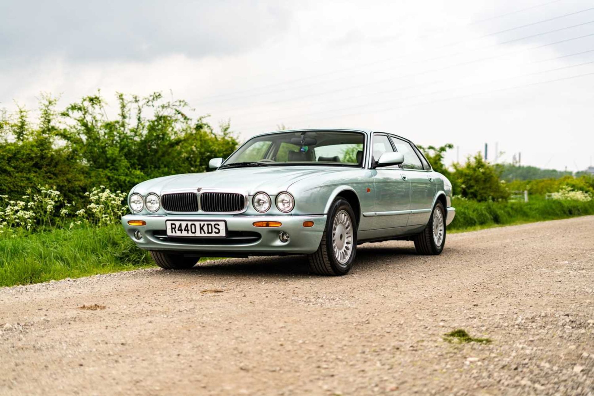 1998 Jaguar XJ8 ***NO RESERVE*** Just 40,000 miles from new and 1 owner from new - Image 7 of 58