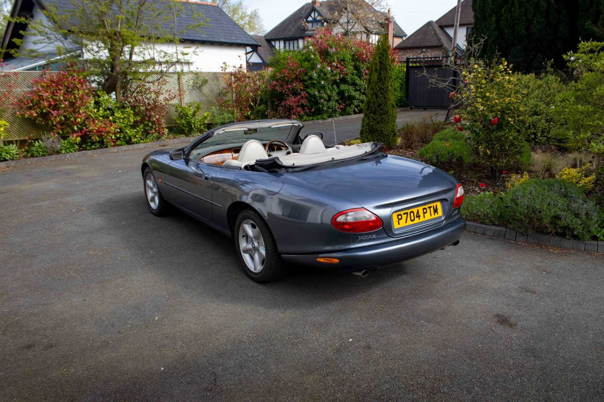 1997 Jaguar XK8 Convertible ***NO RESERVE*** Only one former keeper and full service history  - Image 12 of 89