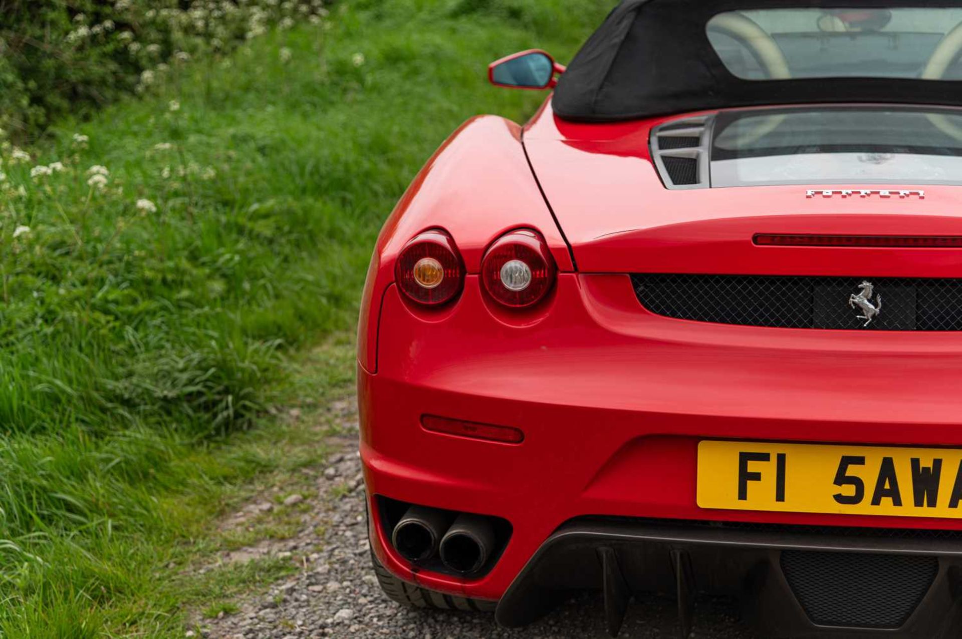 2005 Ferrari F430 Spider Well-specified F1 model finished in Rosso Corsa, over Crema with numerous c - Image 29 of 75