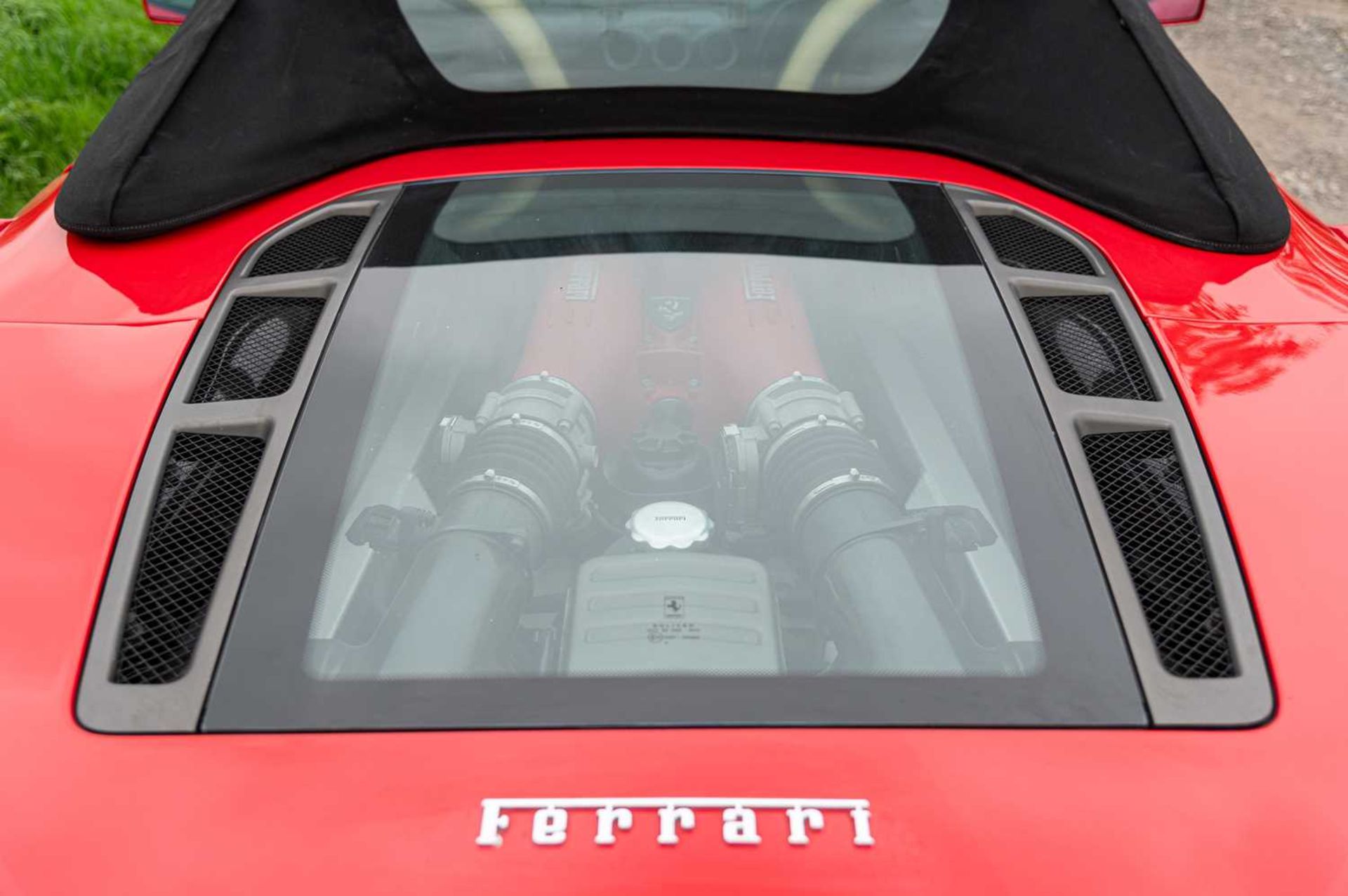 2005 Ferrari F430 Spider Well-specified F1 model finished in Rosso Corsa, over Crema with numerous c - Image 26 of 75