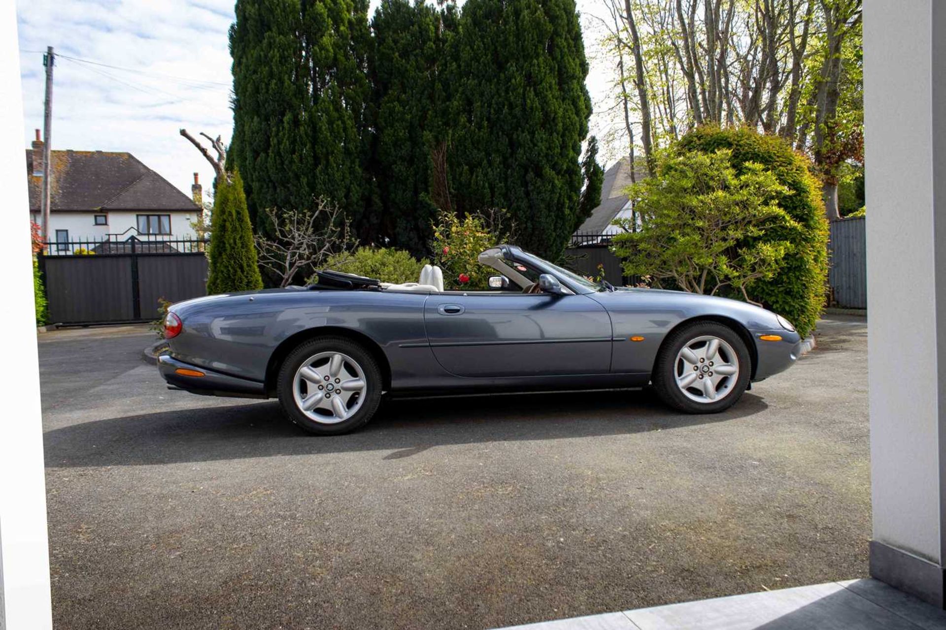 1997 Jaguar XK8 Convertible ***NO RESERVE*** Only one former keeper and full service history  - Image 18 of 89