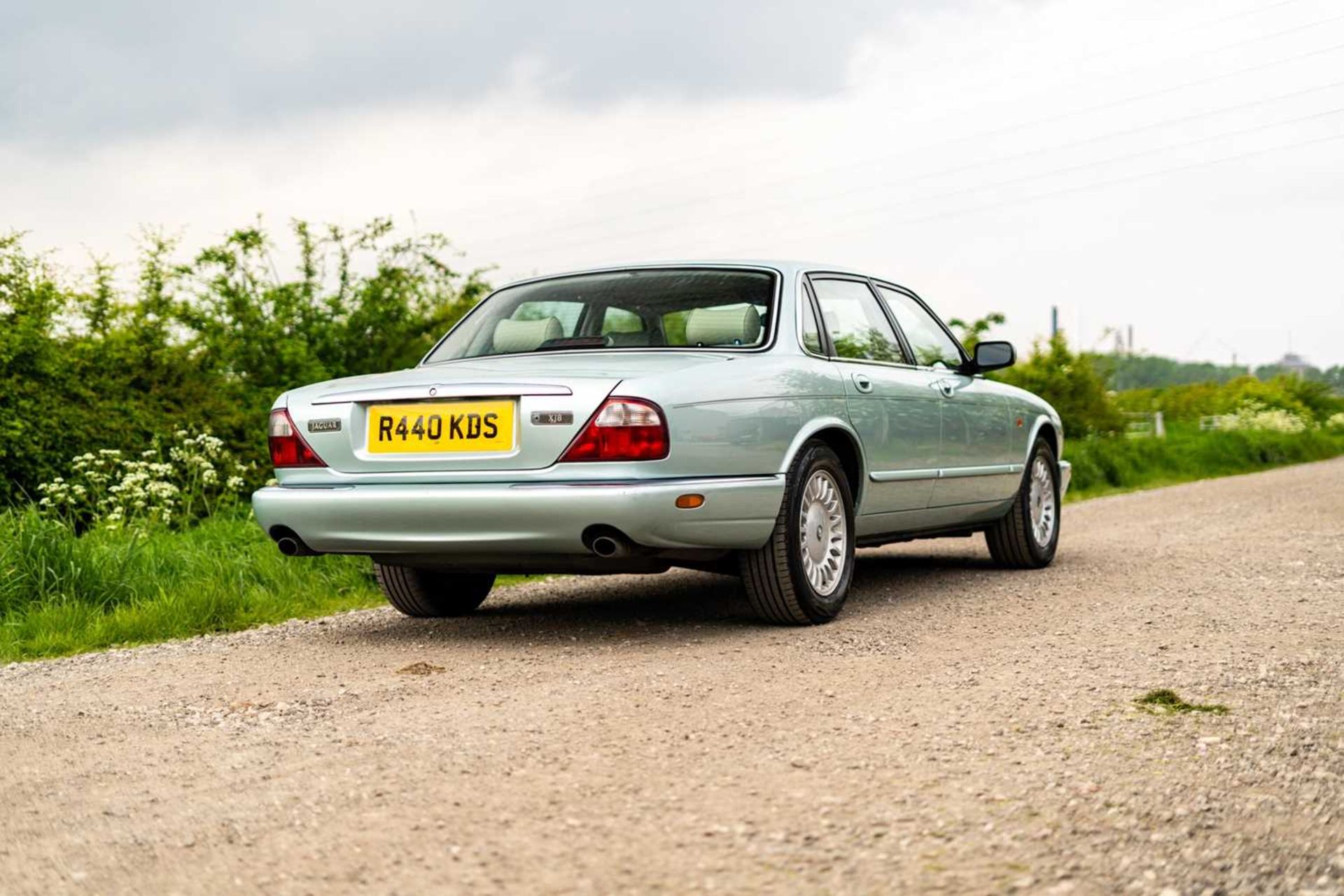 1998 Jaguar XJ8 ***NO RESERVE*** Just 40,000 miles from new and 1 owner from new - Image 9 of 58