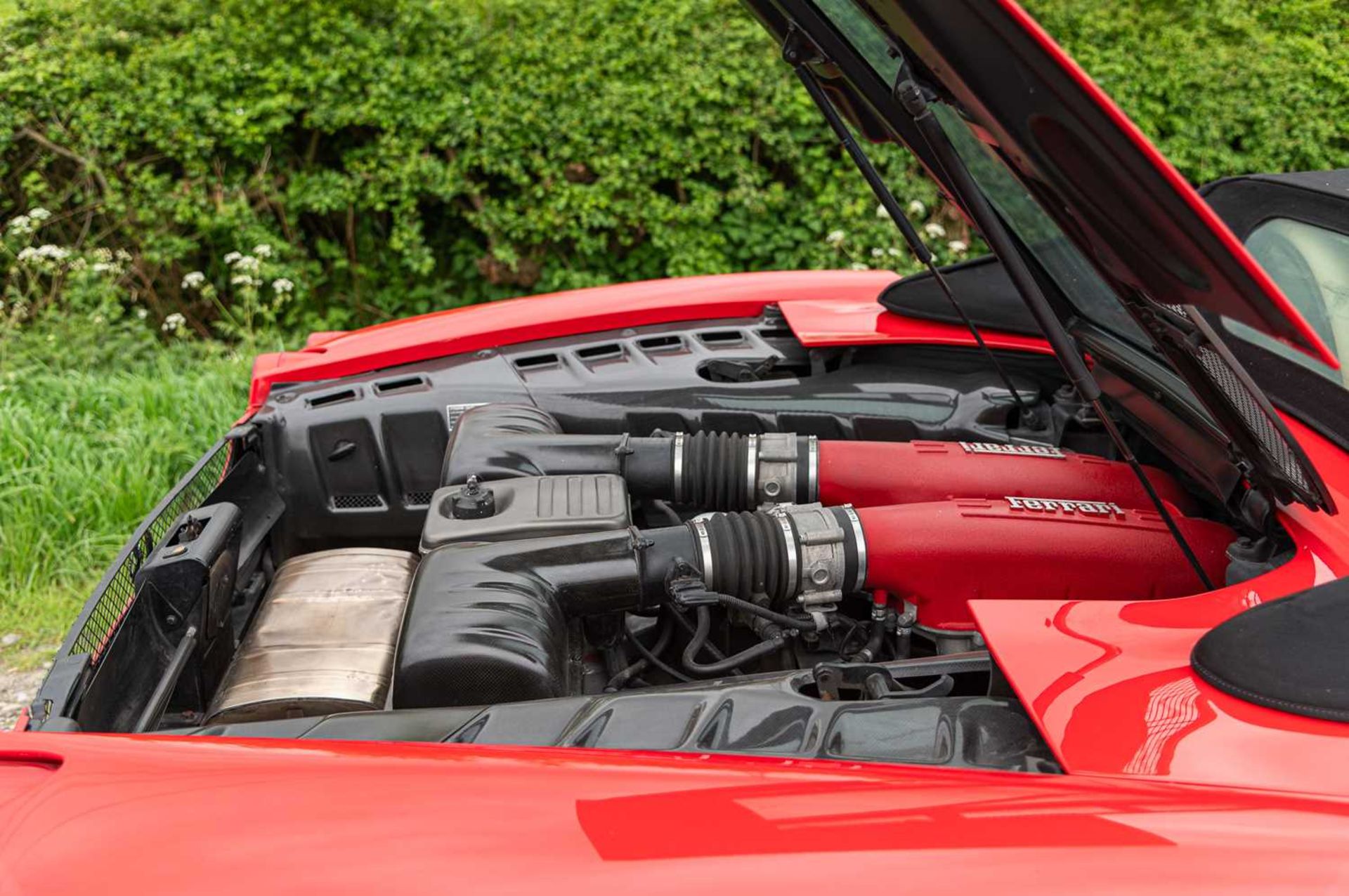 2005 Ferrari F430 Spider Well-specified F1 model finished in Rosso Corsa, over Crema with numerous c - Image 71 of 75