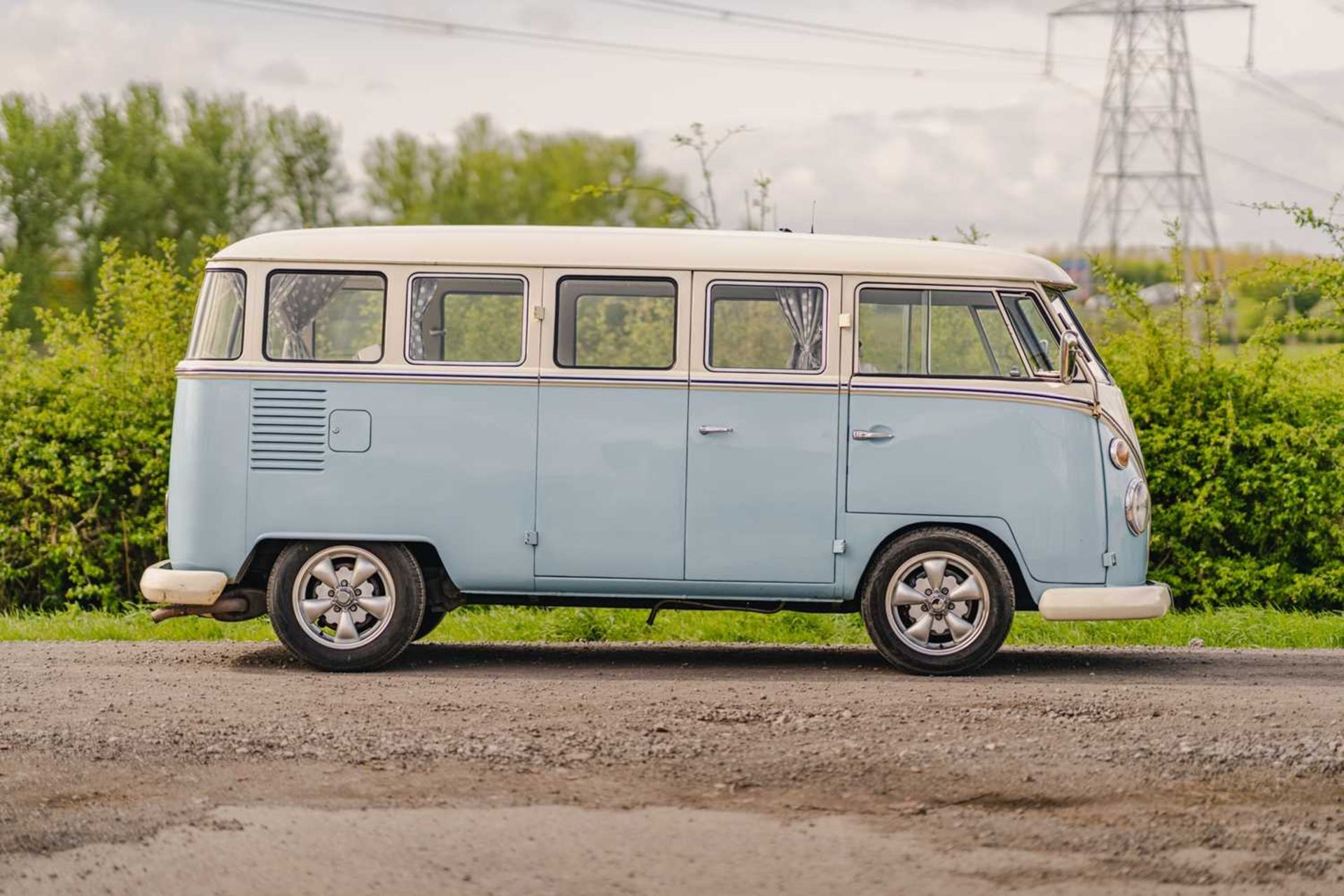 1970 VW T2 Camper ***NO RESERVE*** Rare 15-window Deluxe with upgraded engine and many tasteful inte - Image 12 of 55