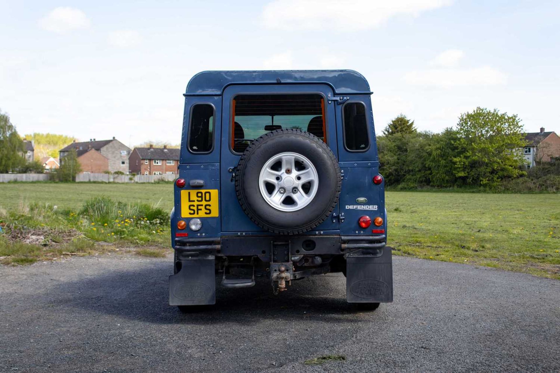 2007 Land Rover Defender 90 County  Powered by the 2.4-litre TDCi unit and features numerous tastefu - Image 10 of 76