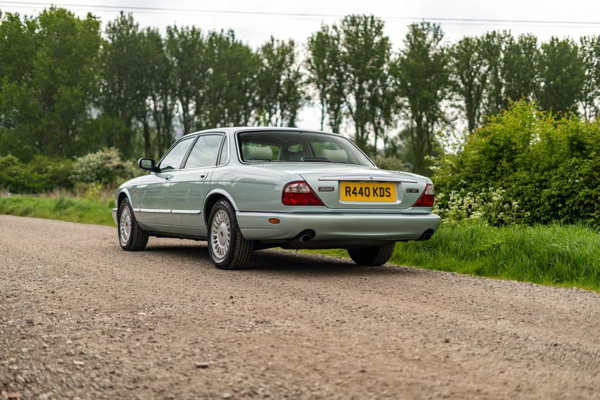 1998 Jaguar XJ8 ***NO RESERVE*** Just 40,000 miles from new and 1 owner from new - Image 10 of 58