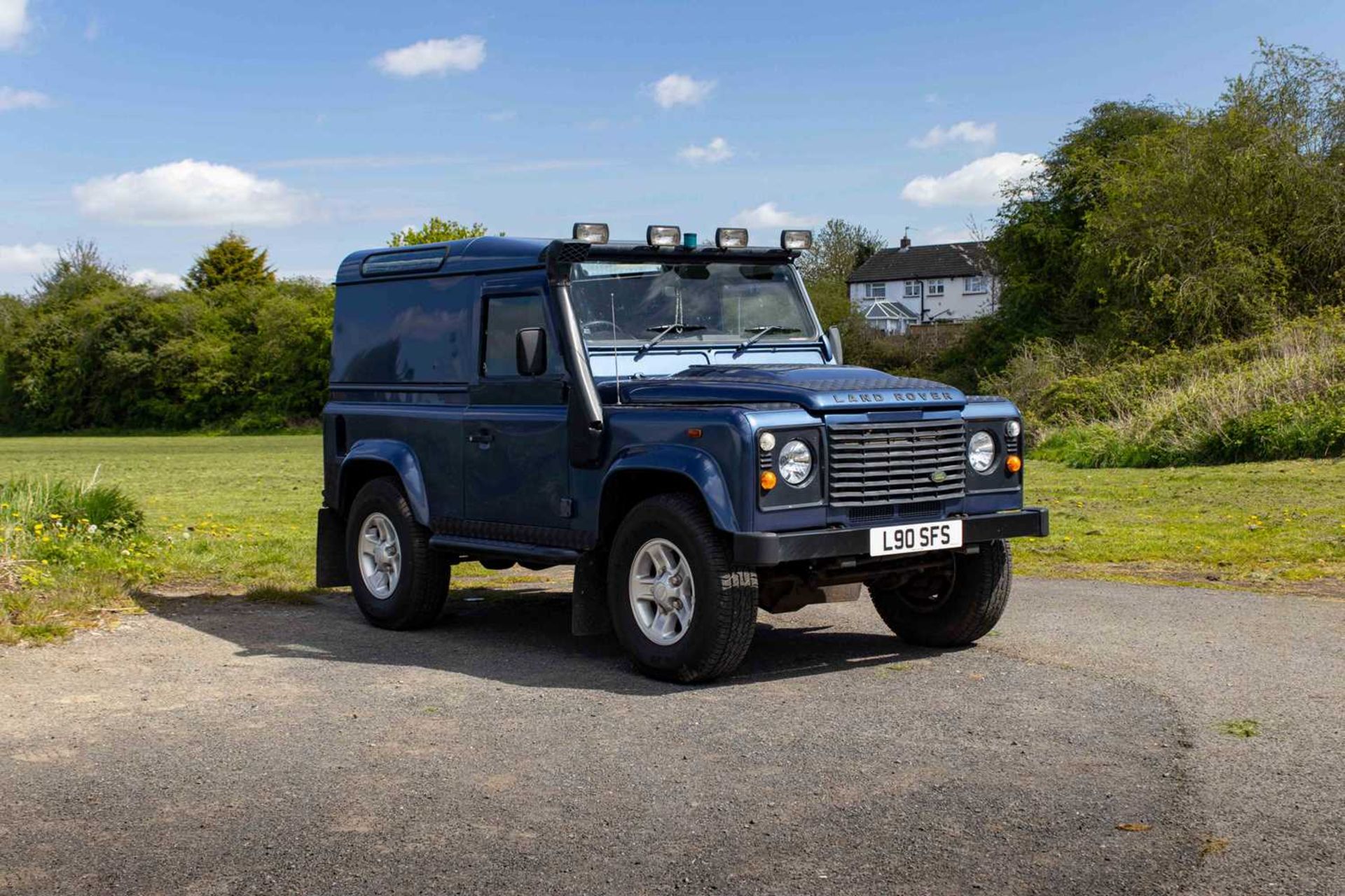 2007 Land Rover Defender 90 County  Powered by the 2.4-litre TDCi unit and features numerous tastefu - Image 8 of 76
