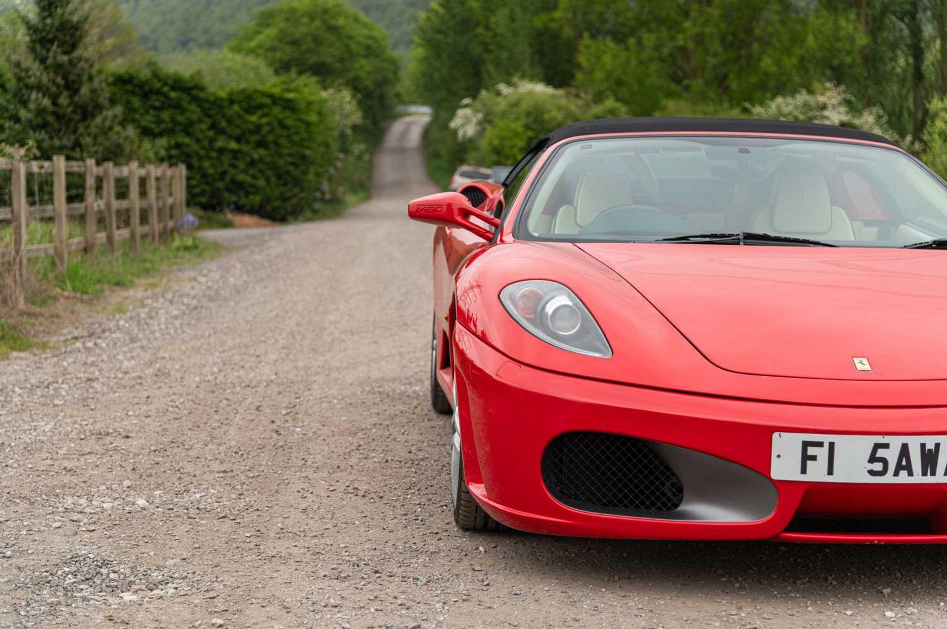 2005 Ferrari F430 Spider Well-specified F1 model finished in Rosso Corsa, over Crema with numerous c - Image 5 of 75