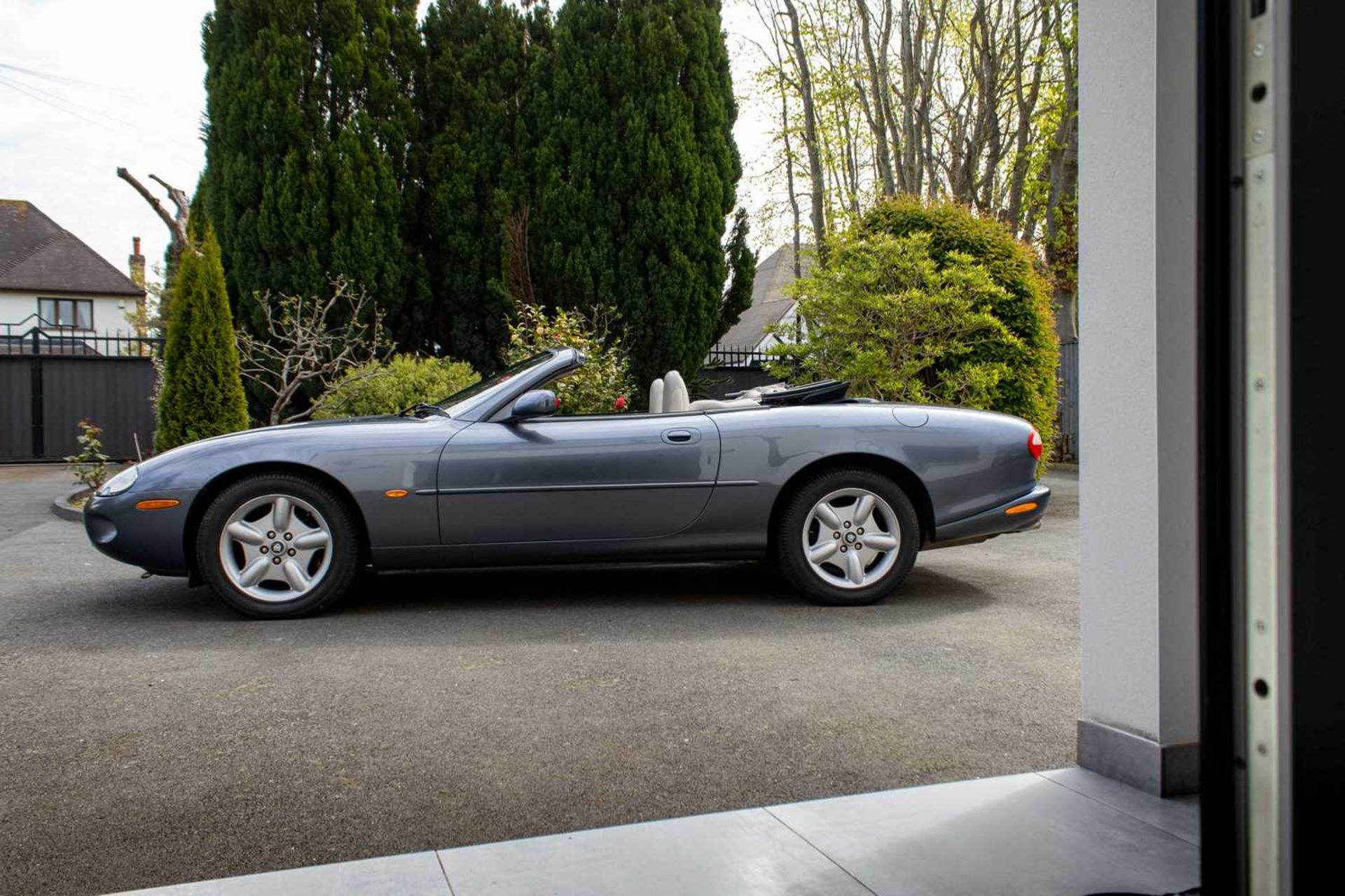 1997 Jaguar XK8 Convertible ***NO RESERVE*** Only one former keeper and full service history  - Image 10 of 89