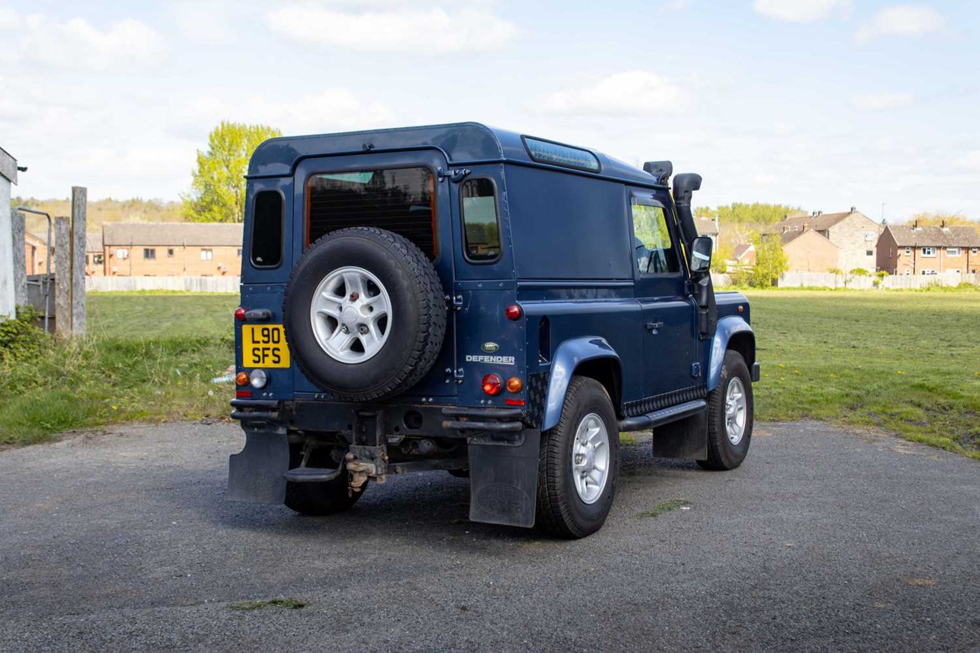 2007 Land Rover Defender 90 County  Powered by the 2.4-litre TDCi unit and features numerous tastefu - Image 12 of 76
