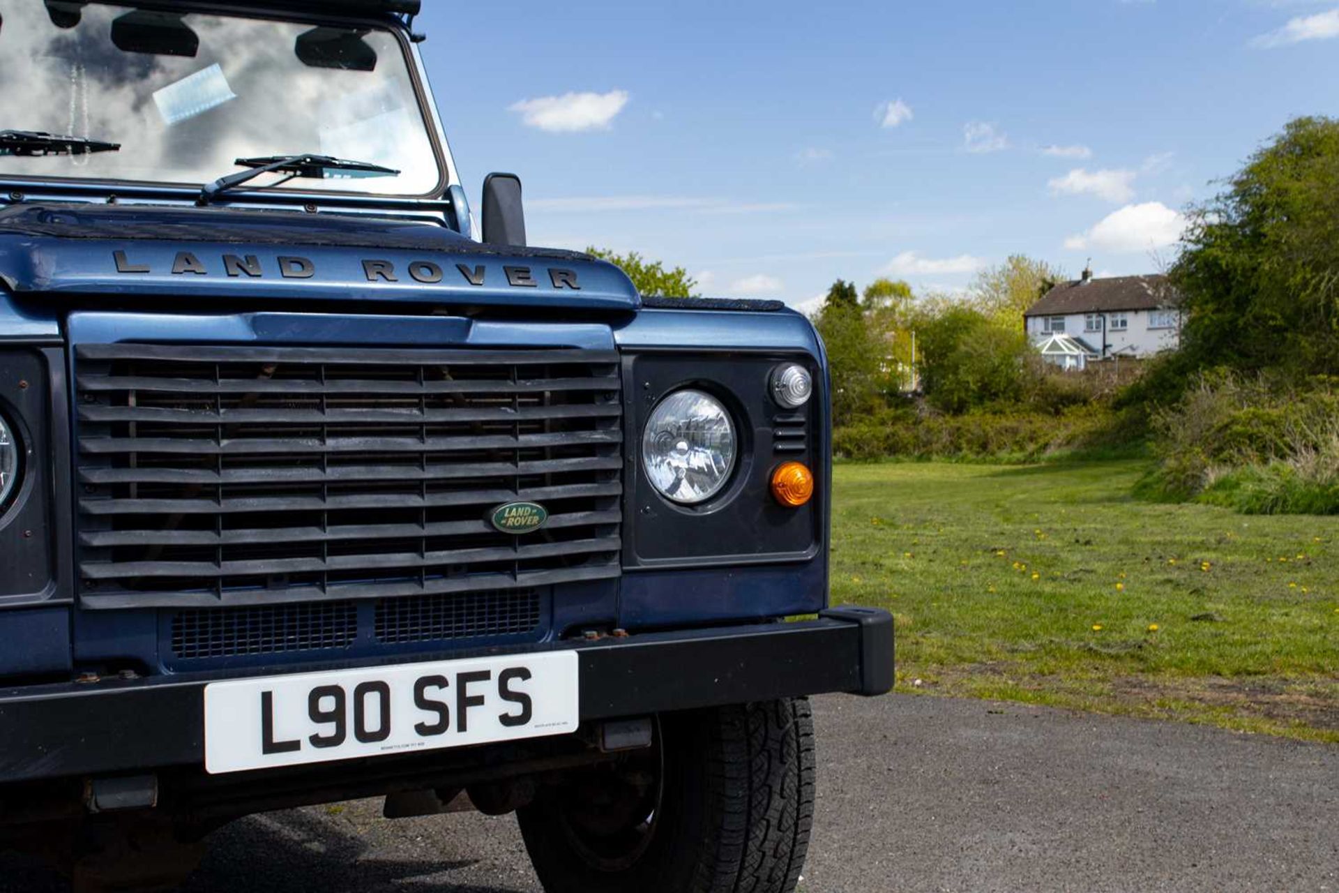 2007 Land Rover Defender 90 County  Powered by the 2.4-litre TDCi unit and features numerous tastefu - Image 18 of 76