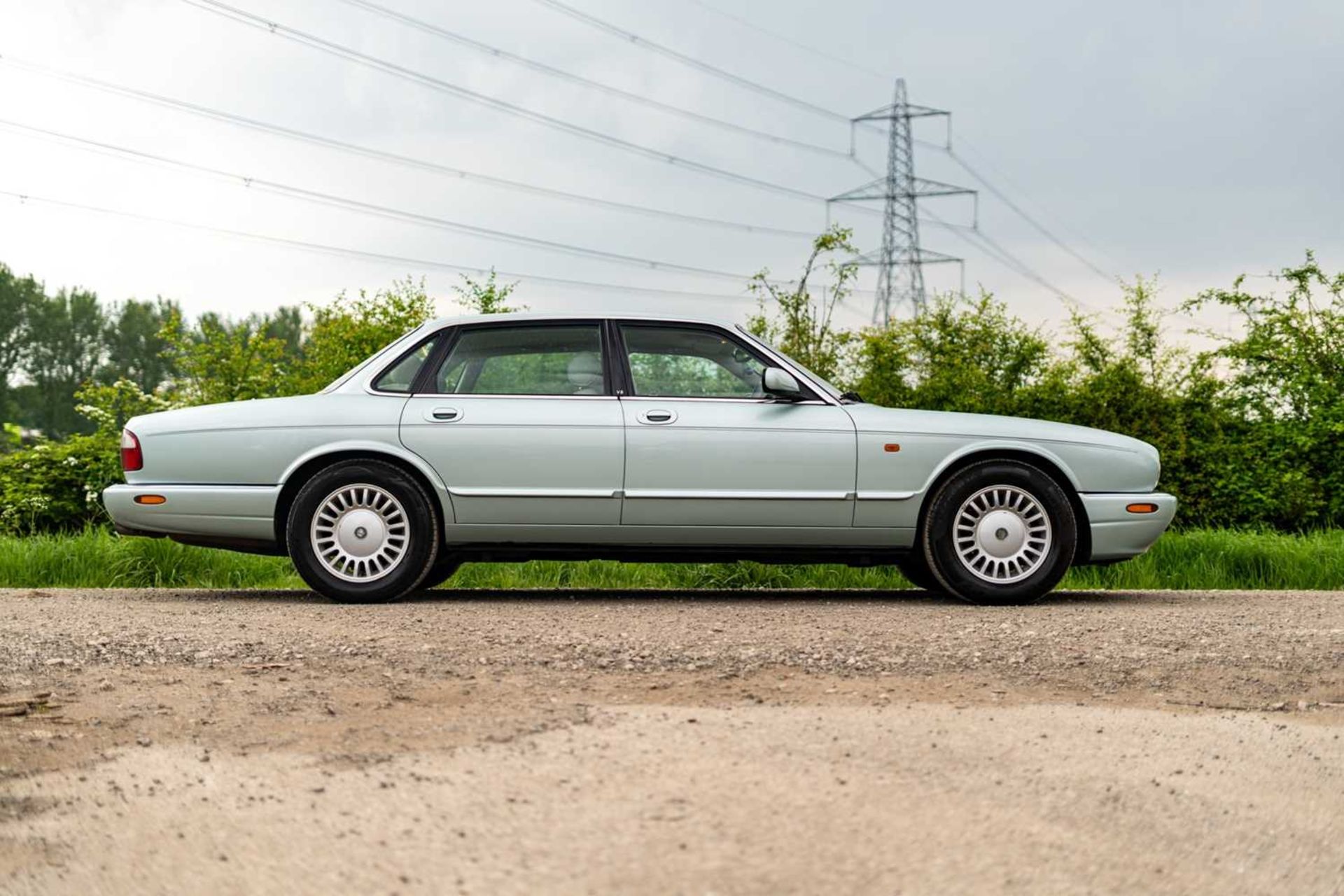 1998 Jaguar XJ8 ***NO RESERVE*** Just 40,000 miles from new and 1 owner from new - Image 5 of 58