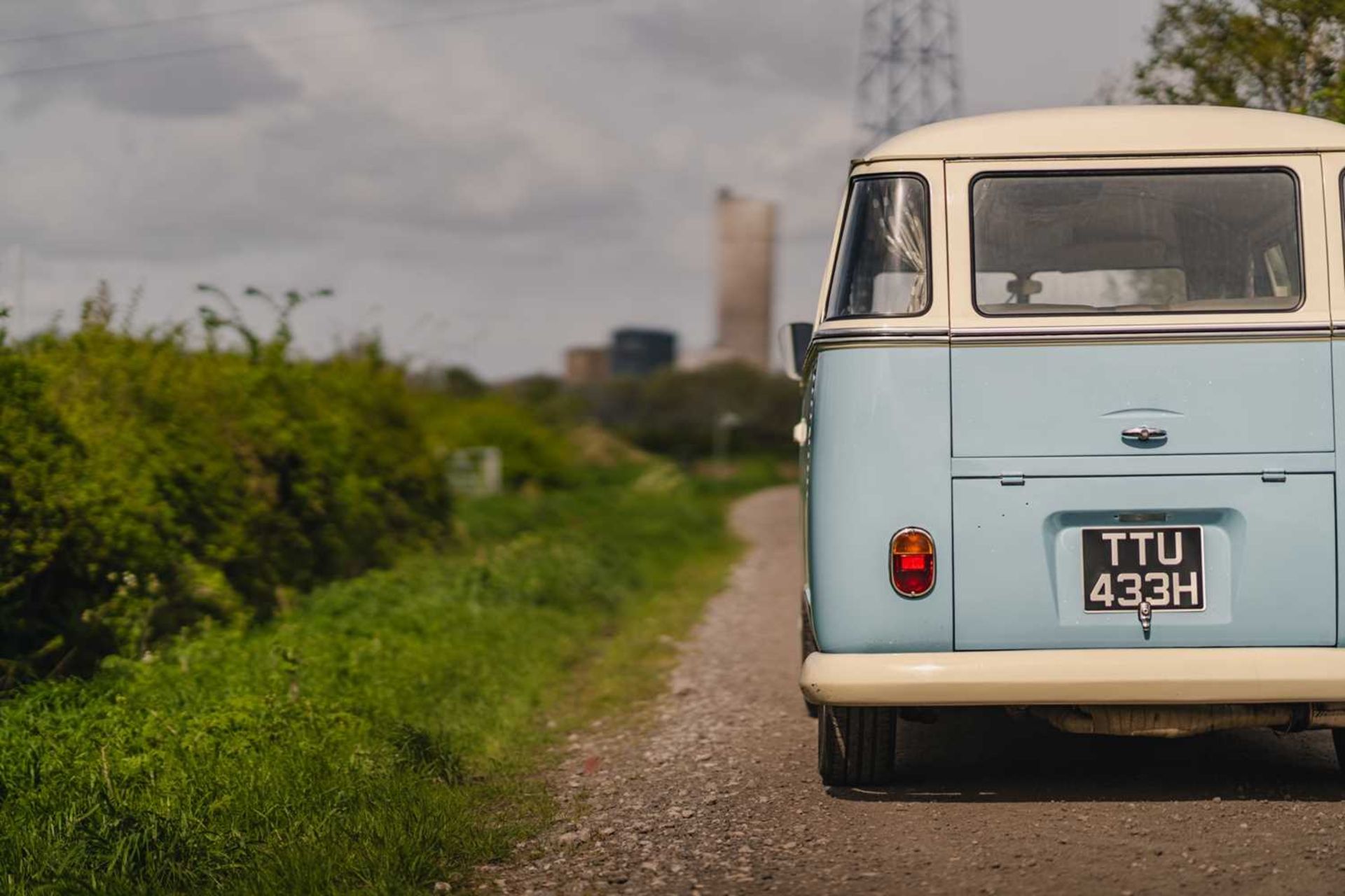 1970 VW T2 Camper ***NO RESERVE*** Rare 15-window Deluxe with upgraded engine and many tasteful inte - Image 8 of 55