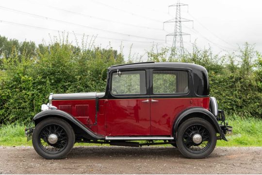 1933 Austin 10/4 Saloon ***NO RESERVE*** An older restoration complete with original buff log book a - Image 7 of 78