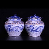 Yuan blue and white underglaze red pinched dragon pattern lotus leaf lid jar