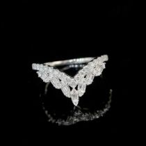 V-shaped diamond ring