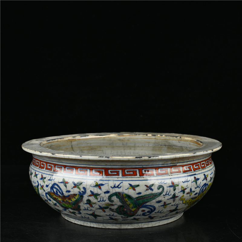 Qing Doucai butterfly pattern round mouth pen wash - Image 2 of 7