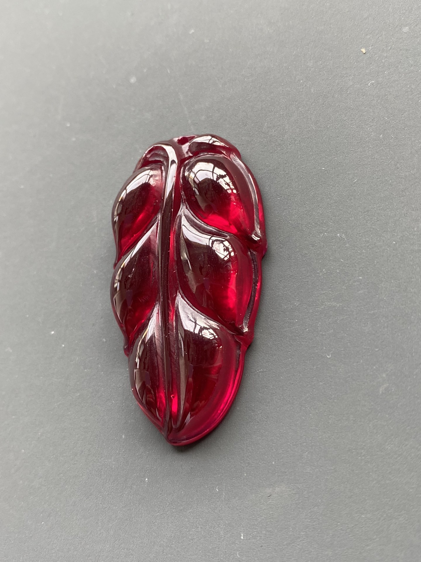 Ruby leaf pendant - Bild 3 aus 6