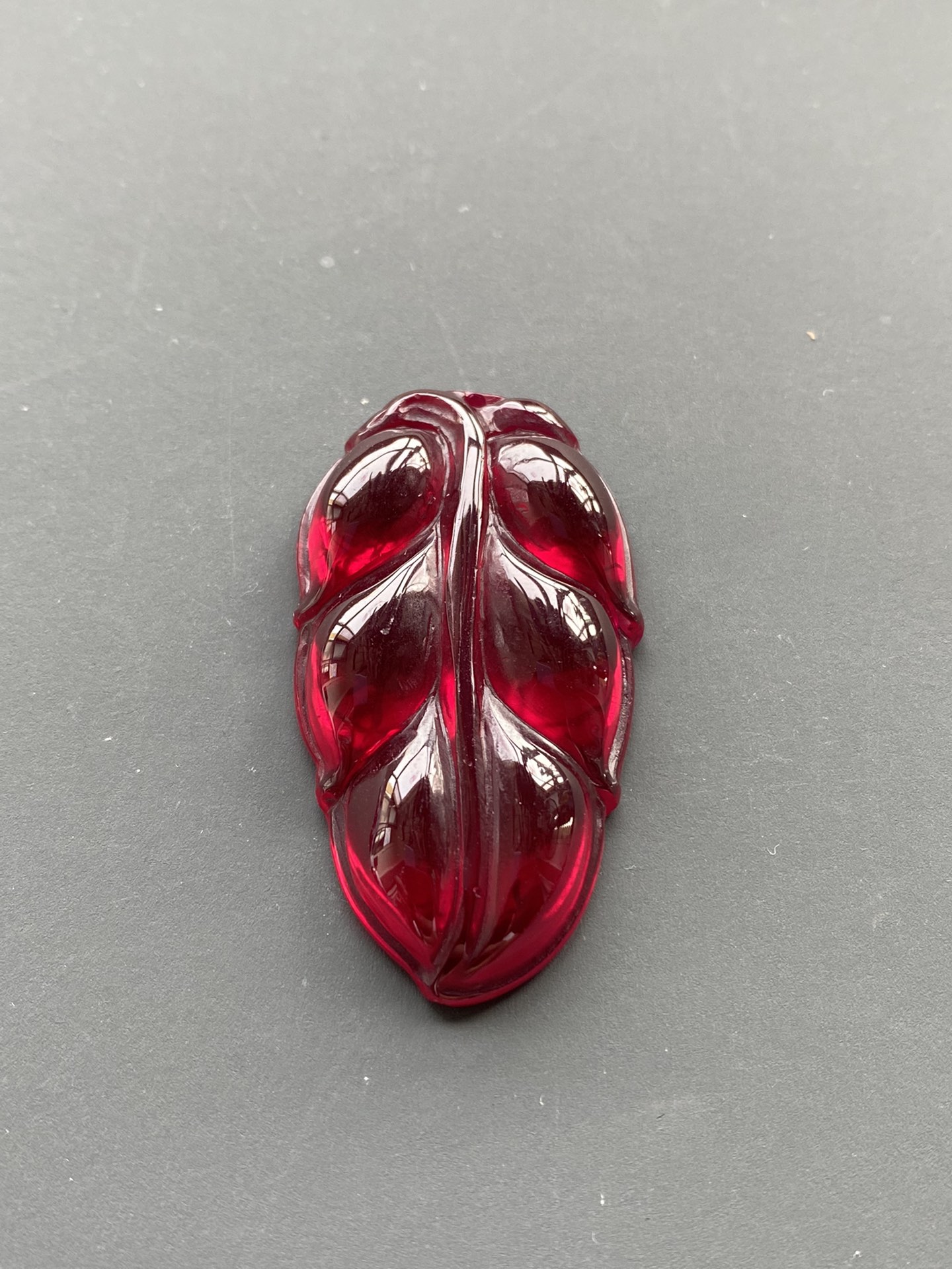 Ruby leaf pendant - Bild 4 aus 6