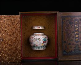 Ming Dynasty Chenghua five-color gold-painted family portrait pattern Tianzi jar