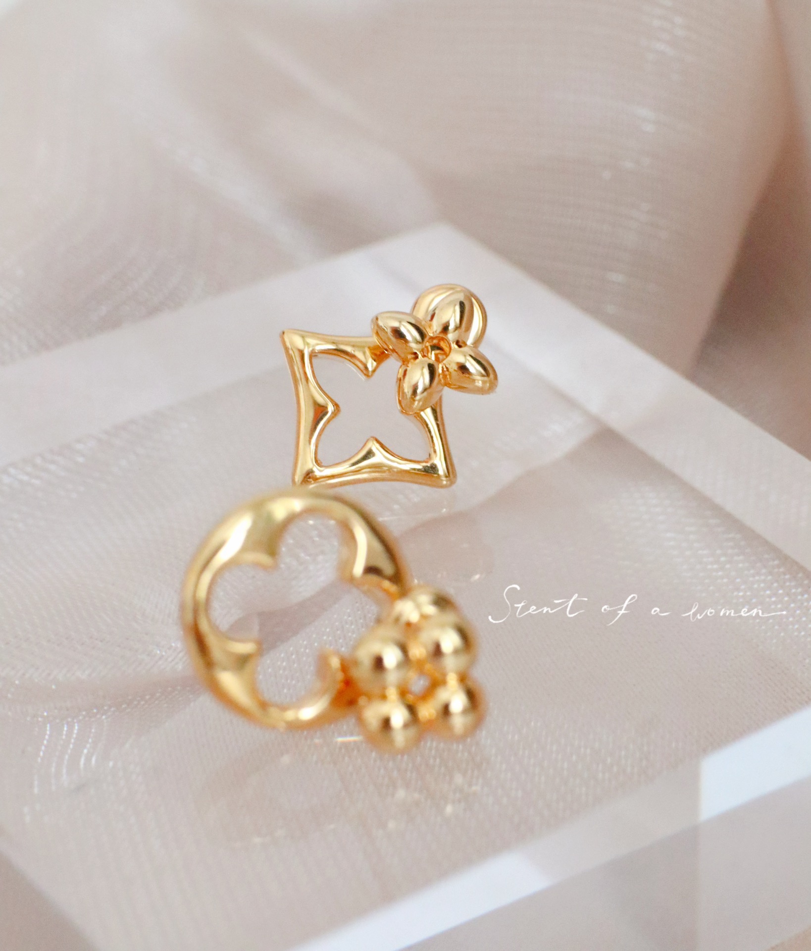 18K gold asymmetric stud earrings - Image 3 of 4