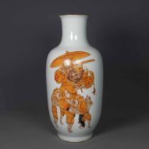 Alum-red vase with a picture of Tianshi Zhongkui made during the Qianlong reign of the Qing Dynasty