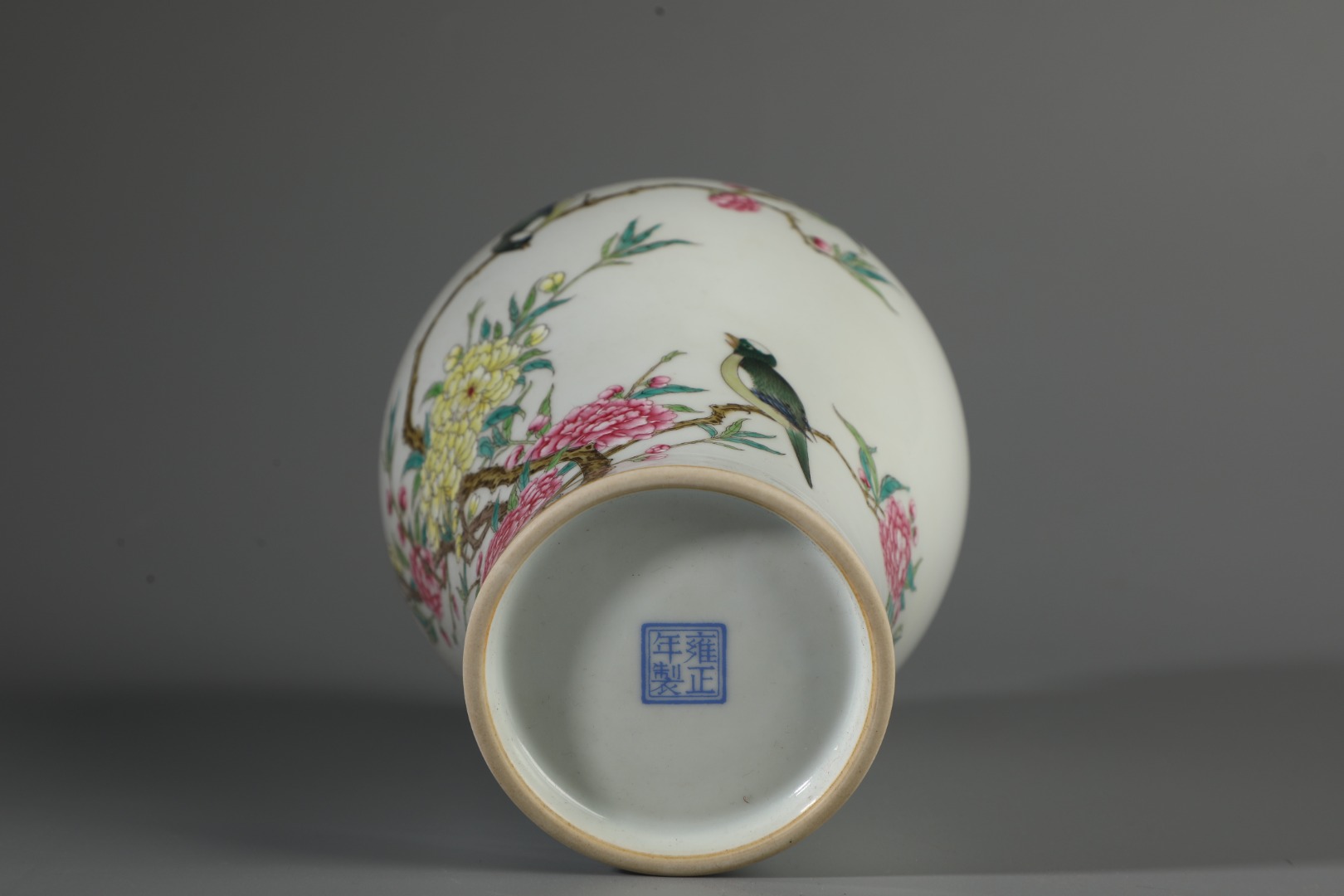 Famille rose plum vase made during the Yongzheng period of the Qing Dynasty - Image 9 of 9
