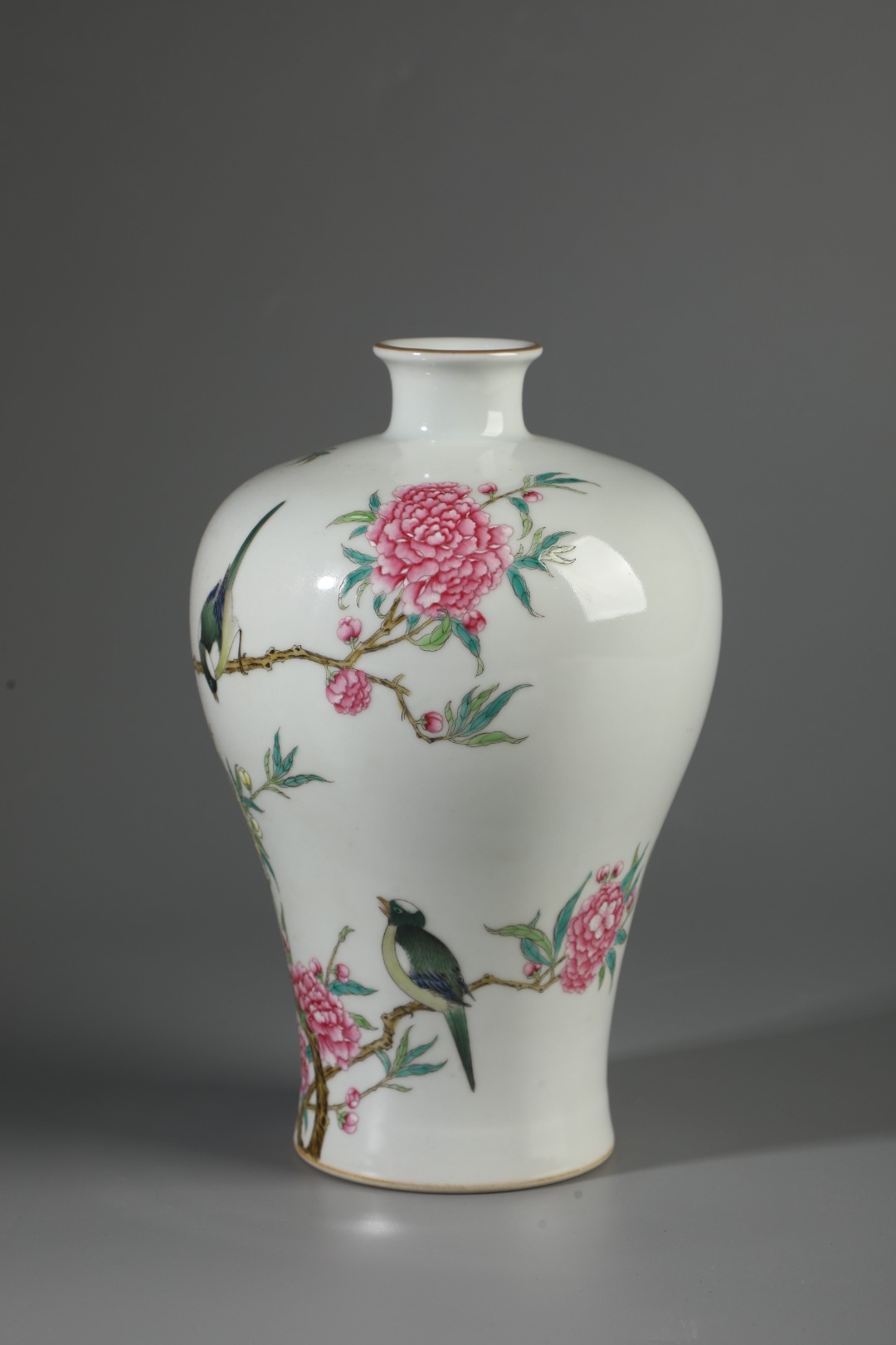 Famille rose plum vase made during the Yongzheng period of the Qing Dynasty - Image 5 of 9
