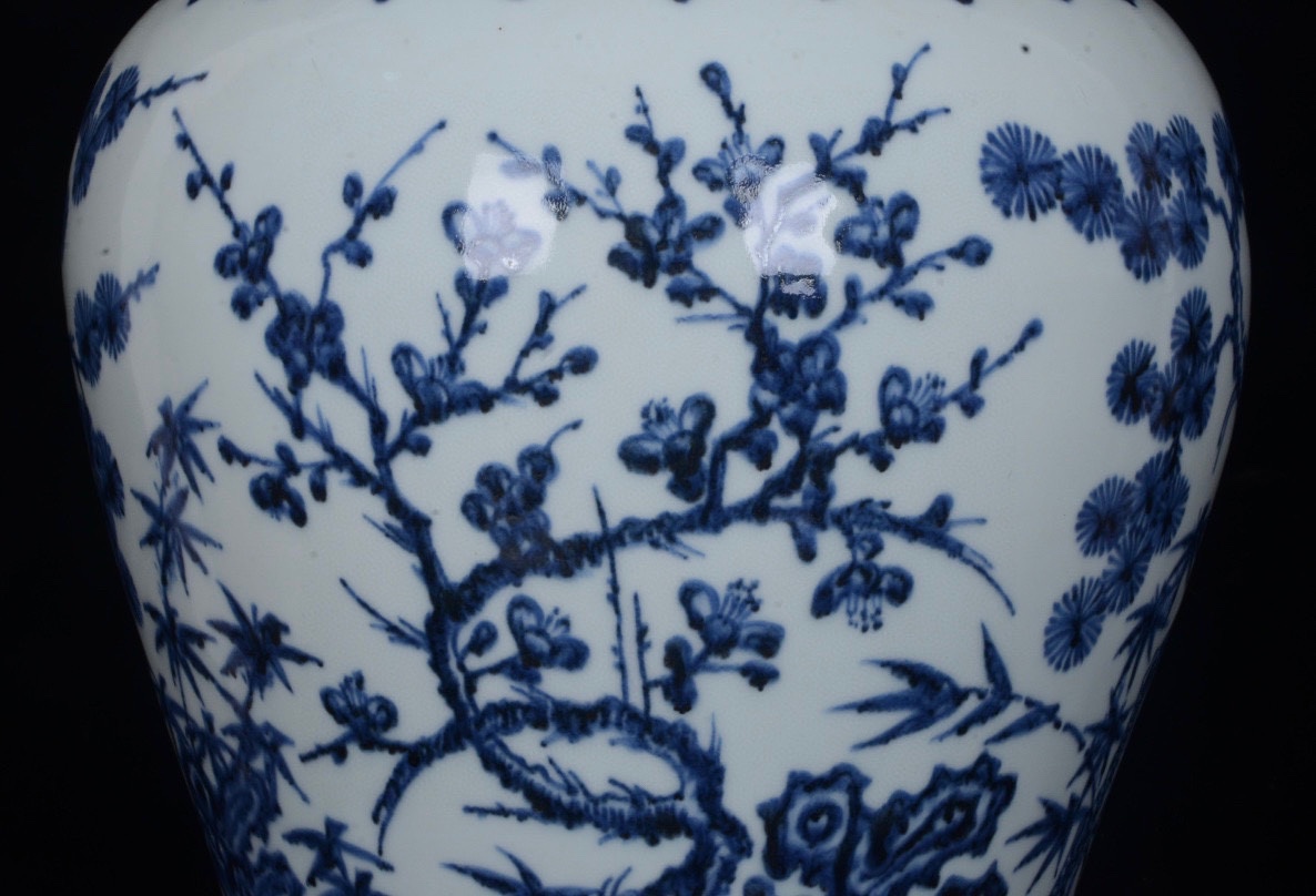 Ming dynasty blue and white plum vase with pine, bamboo and plum patterns - Image 4 of 9