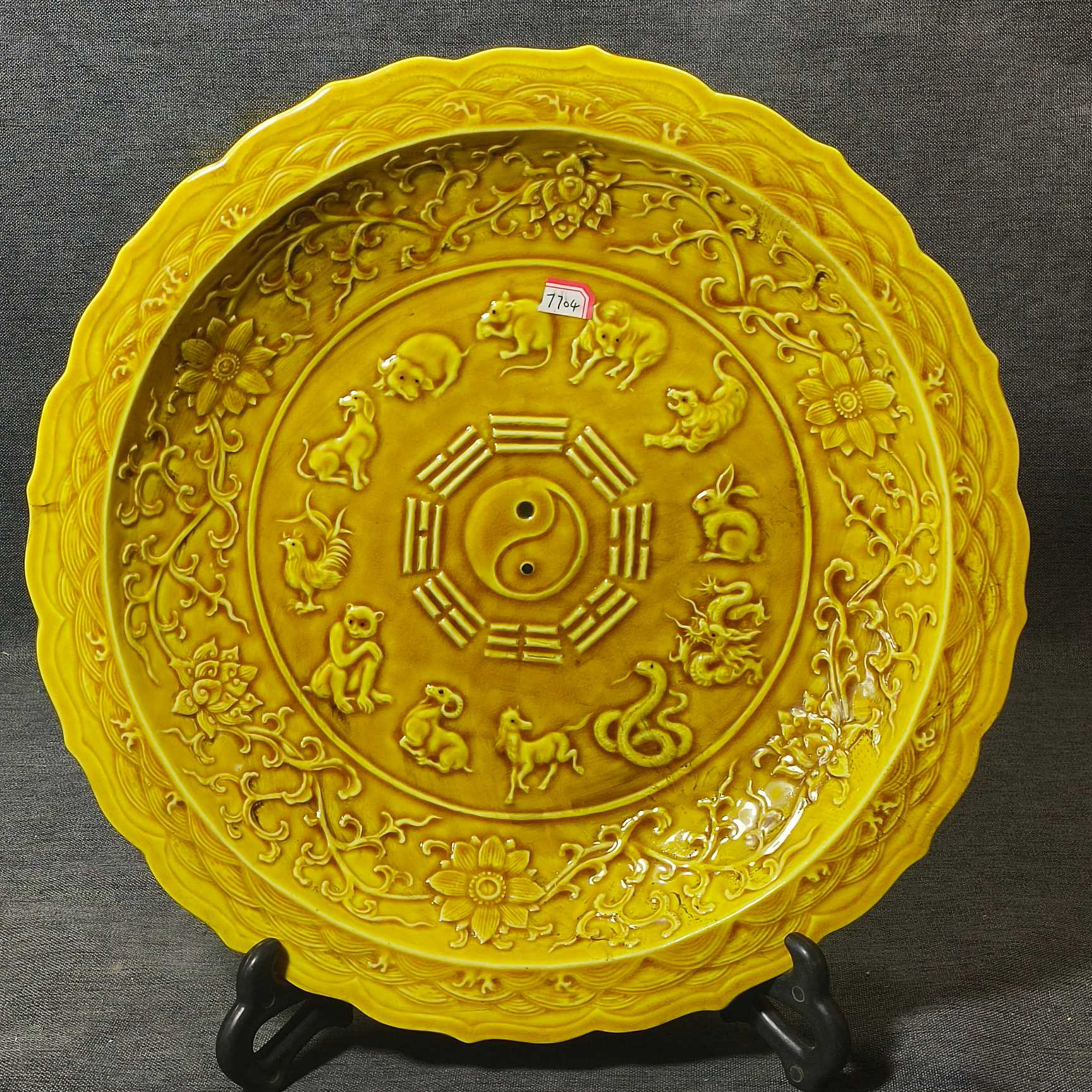 Imperial yellow-glazed porcelain plate with carved [Twelve Zodiac, Bagua] patterns made in the Hongz